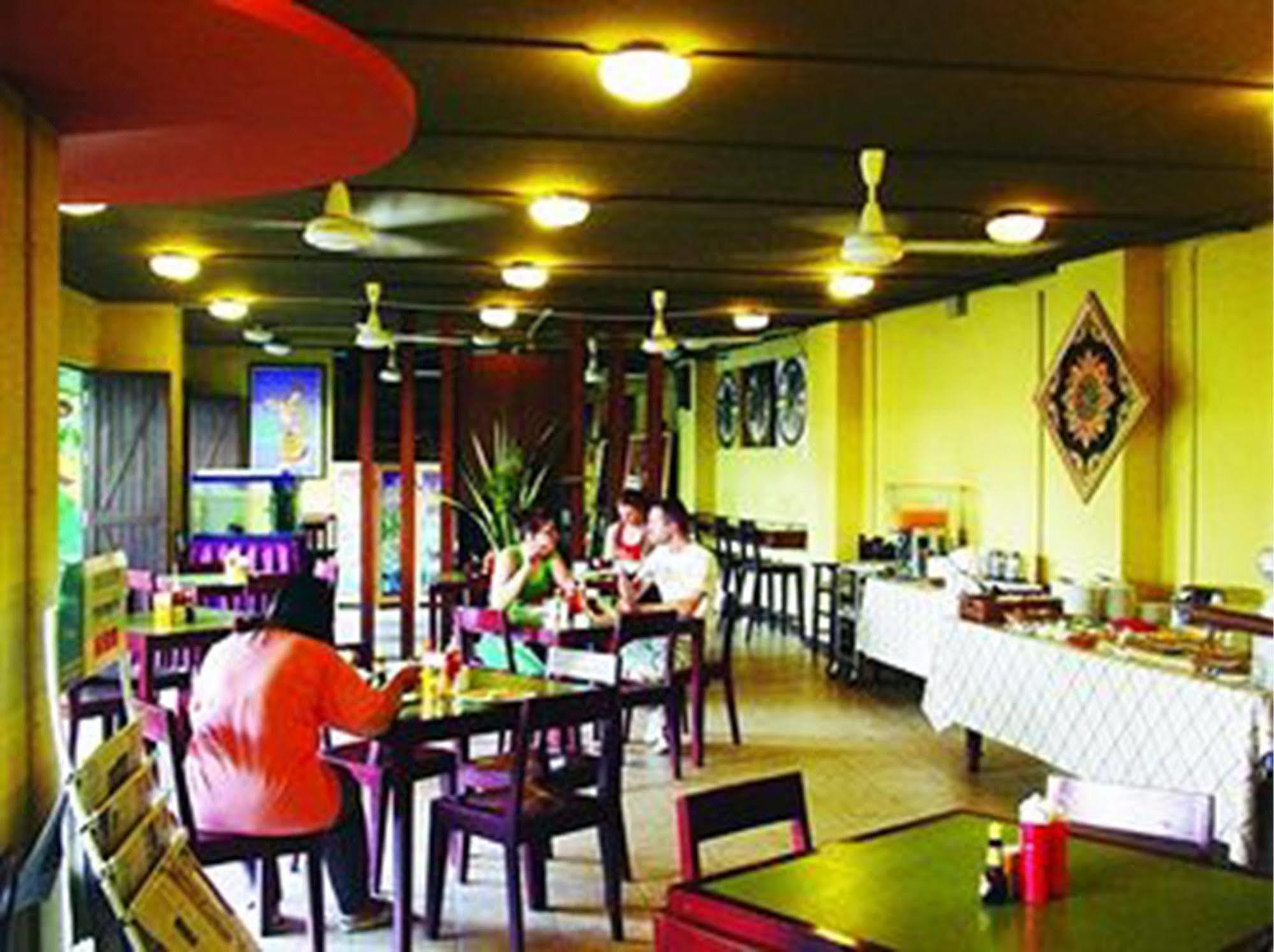 Oyo 434 Boonsiri Place Hotel 2*