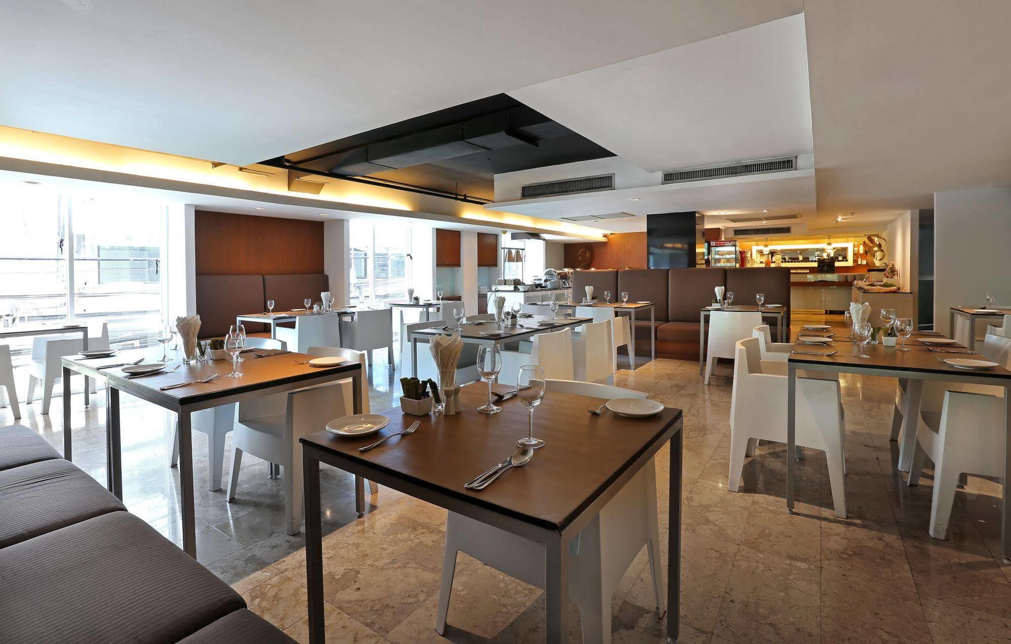 Hotell S15 Sukhumvit 4*
