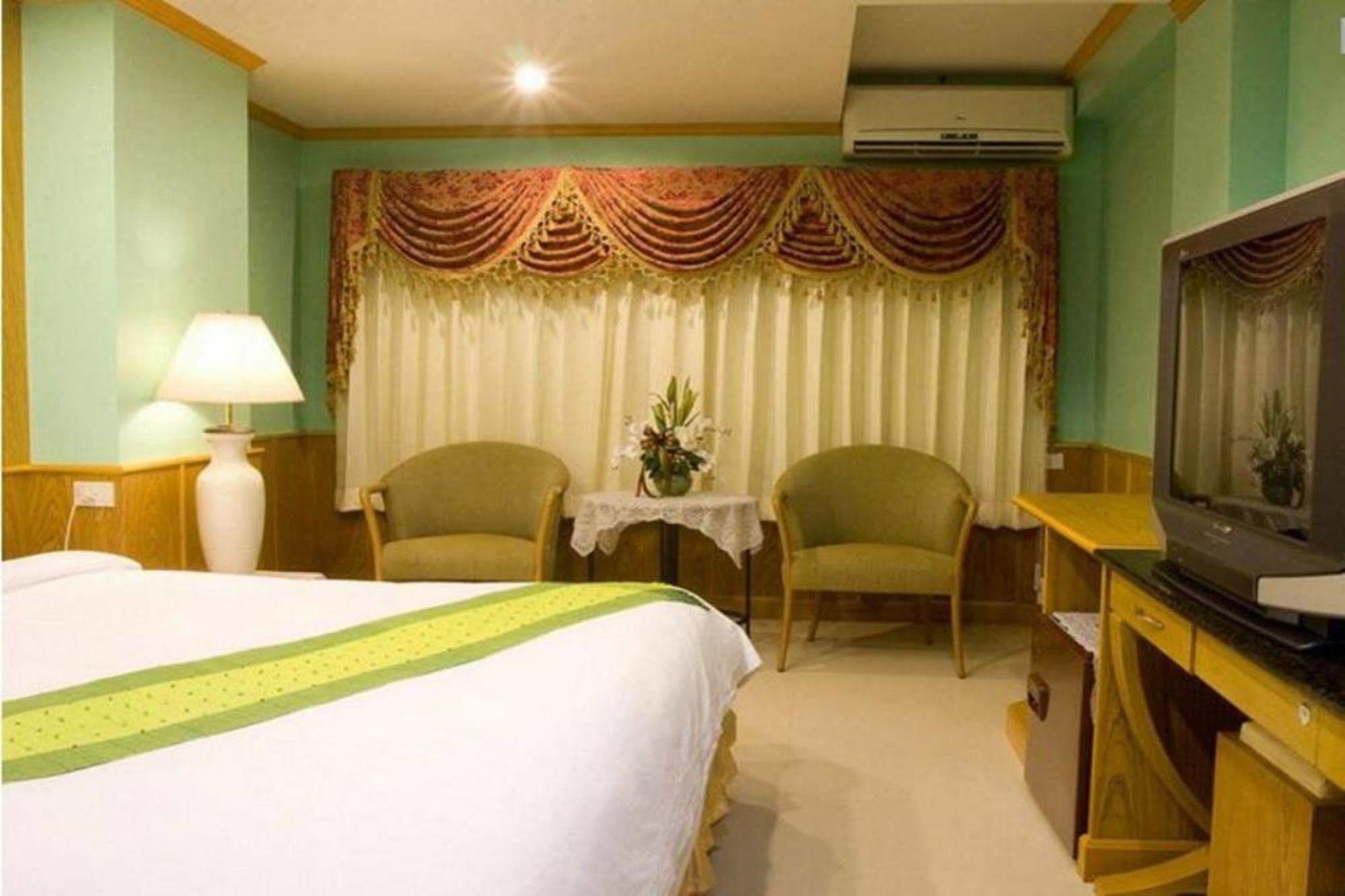 Oyo 280 Thai Garden Hotel