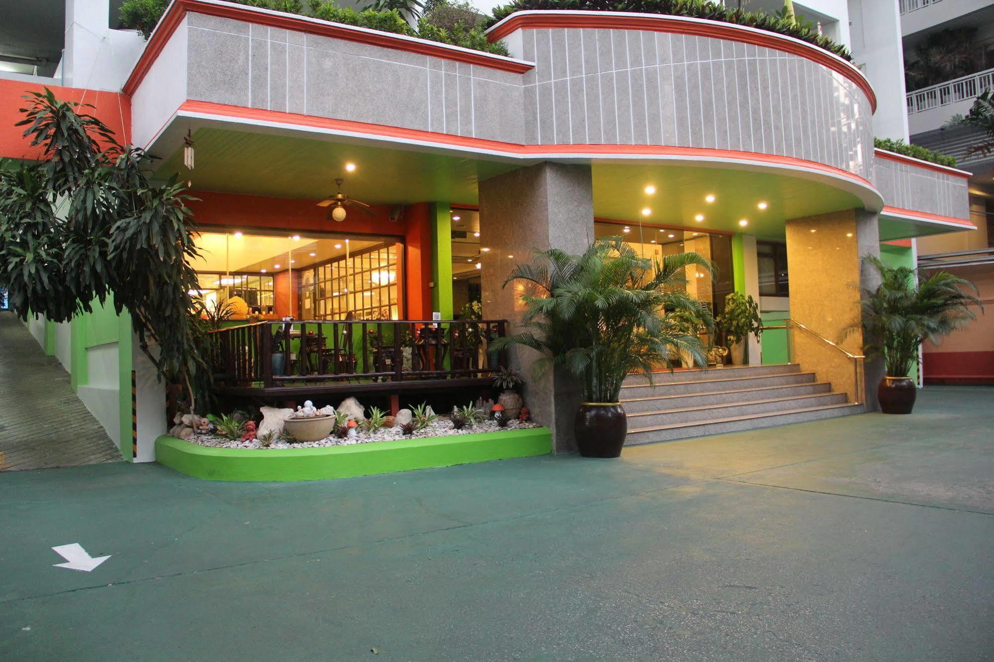Yellow Ribbon Hills, Boutique 3* Bangkok