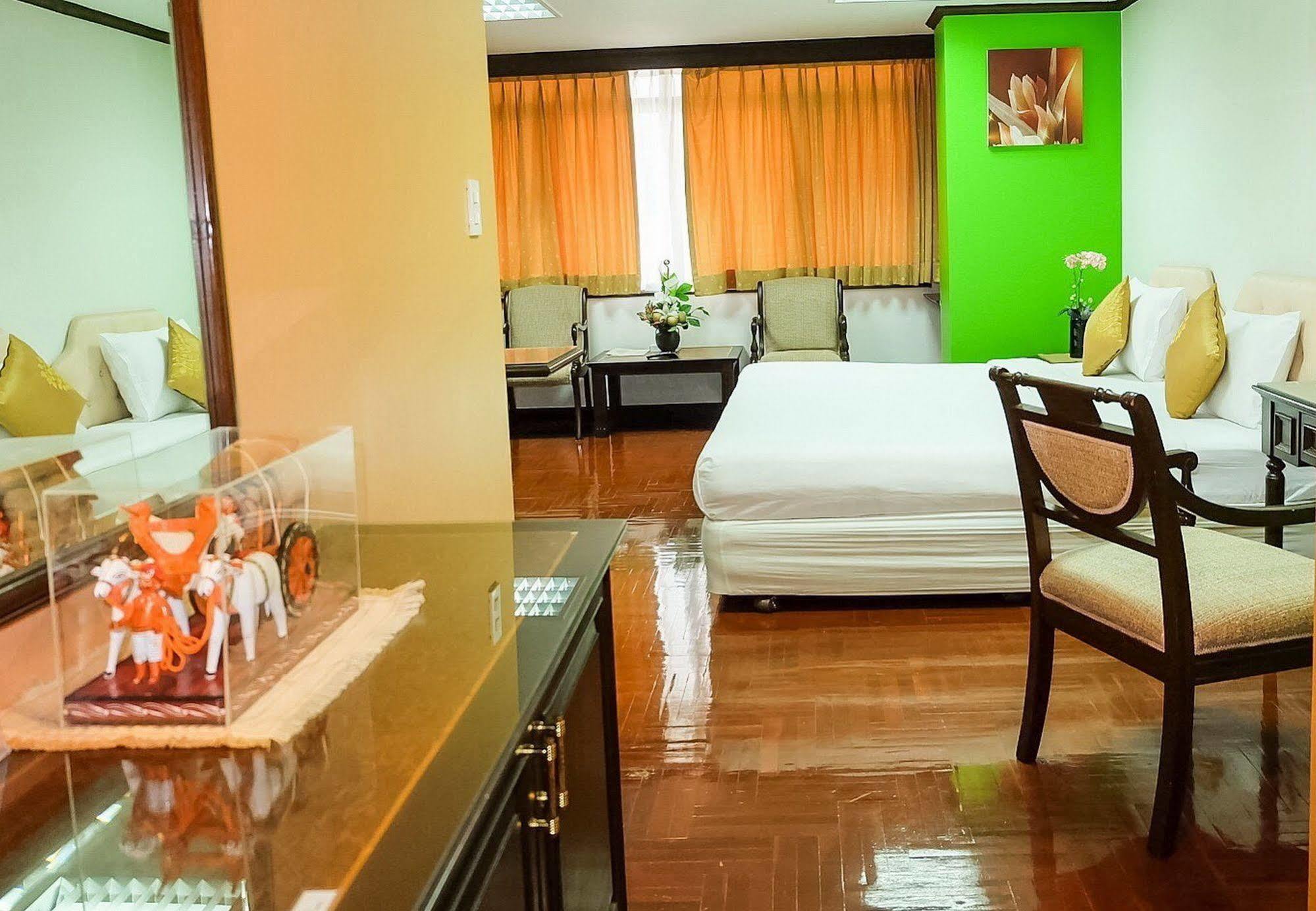 Yellow Ribbon Hills, Boutique Bangkok