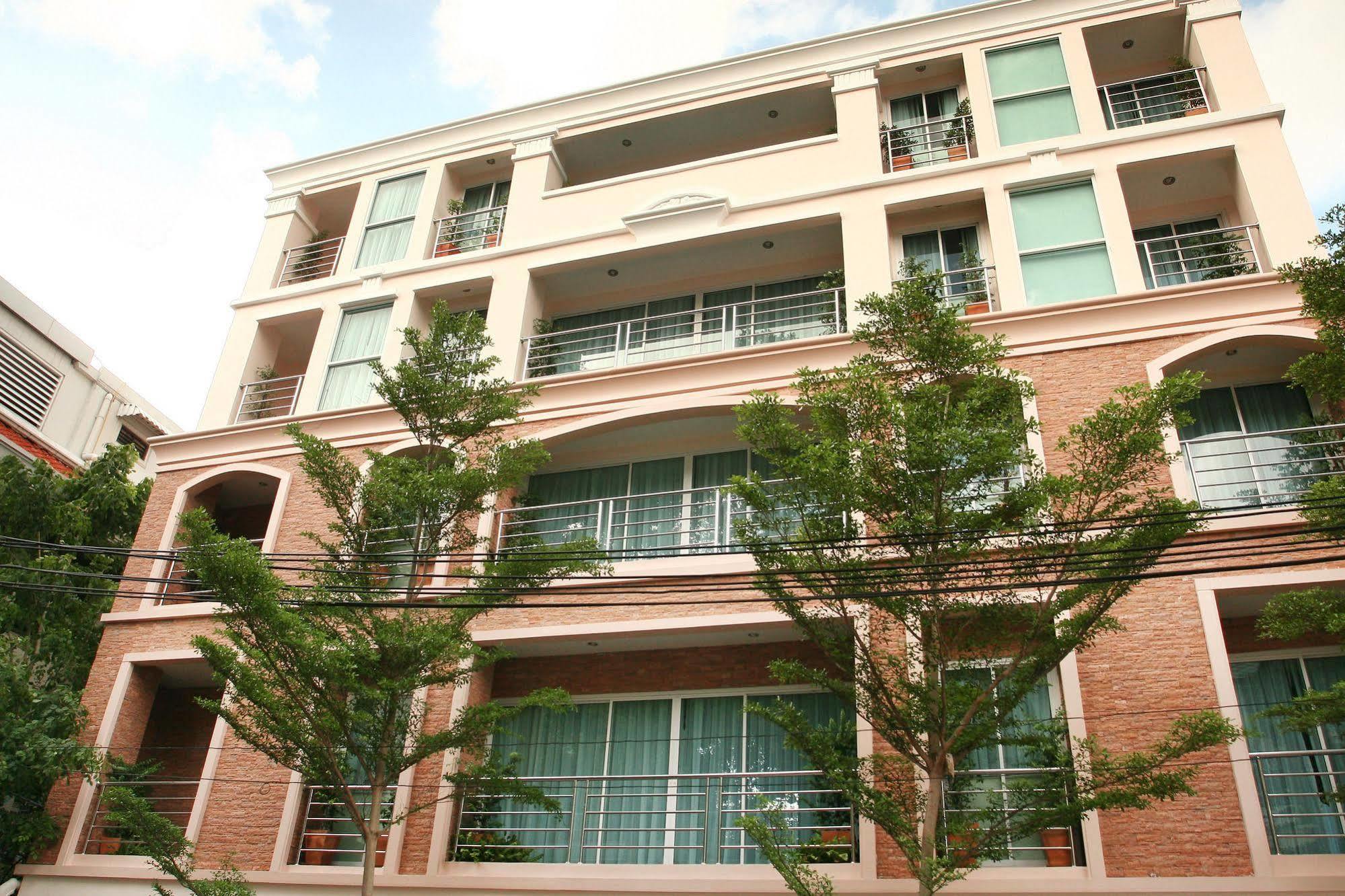 Mirth Sathorn Khách sạn