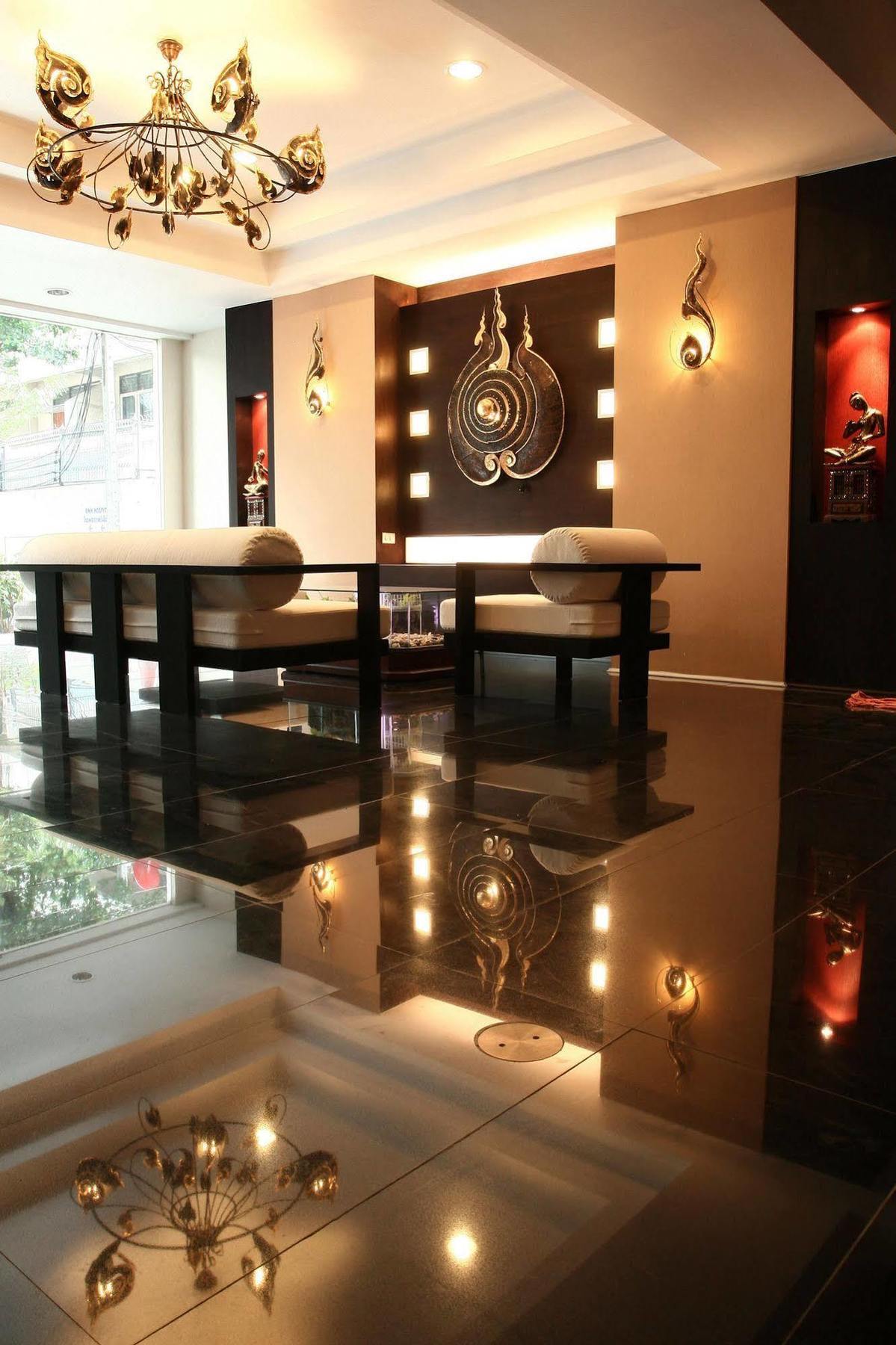 Mirth Sathorn Khách sạn 3*
