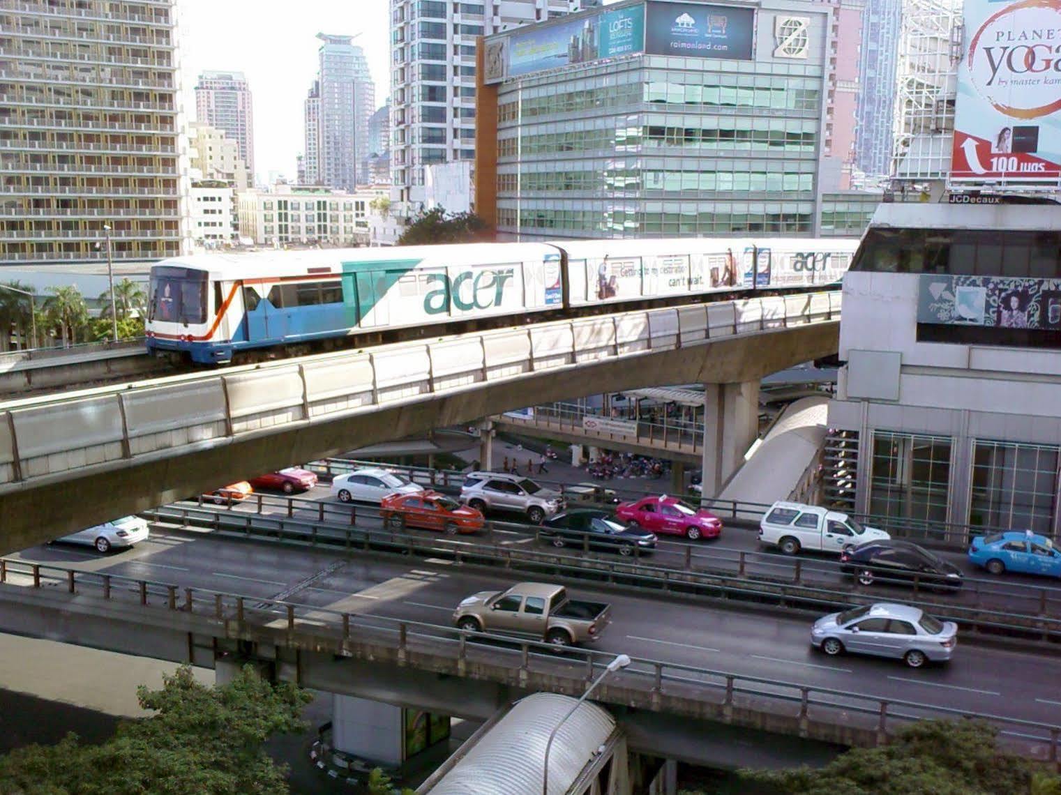 Khách sạn Mirth Sathorn Bangkok