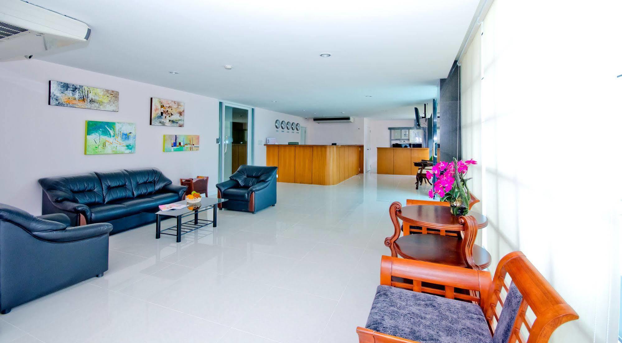 Kozy Aparthotel