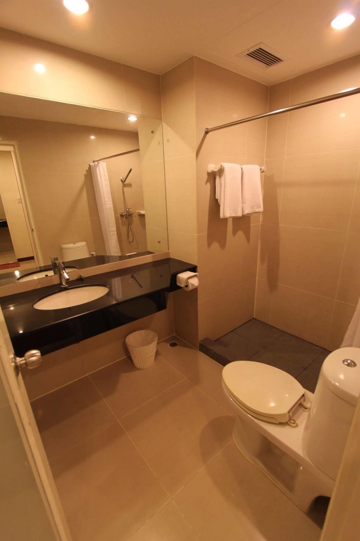 Khách sạn hẻo lánh The Royalbee 3*