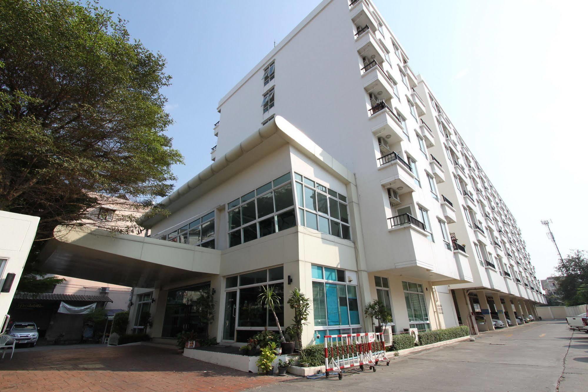 Khách sạn hẻo lánh The Royalbee Bangkok