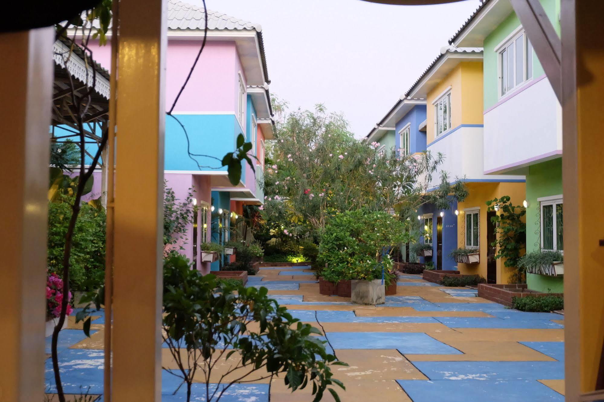 Issara House Hotel