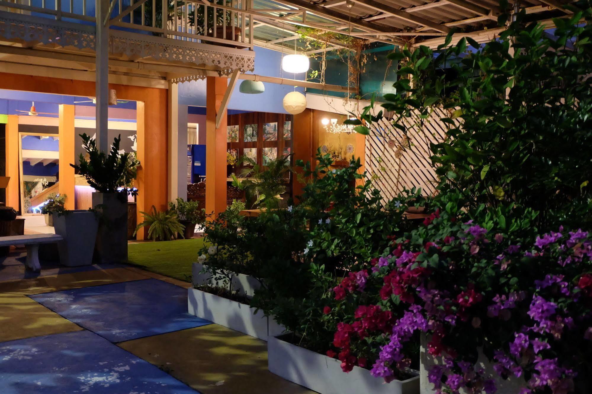 Issara House Hotel 2*