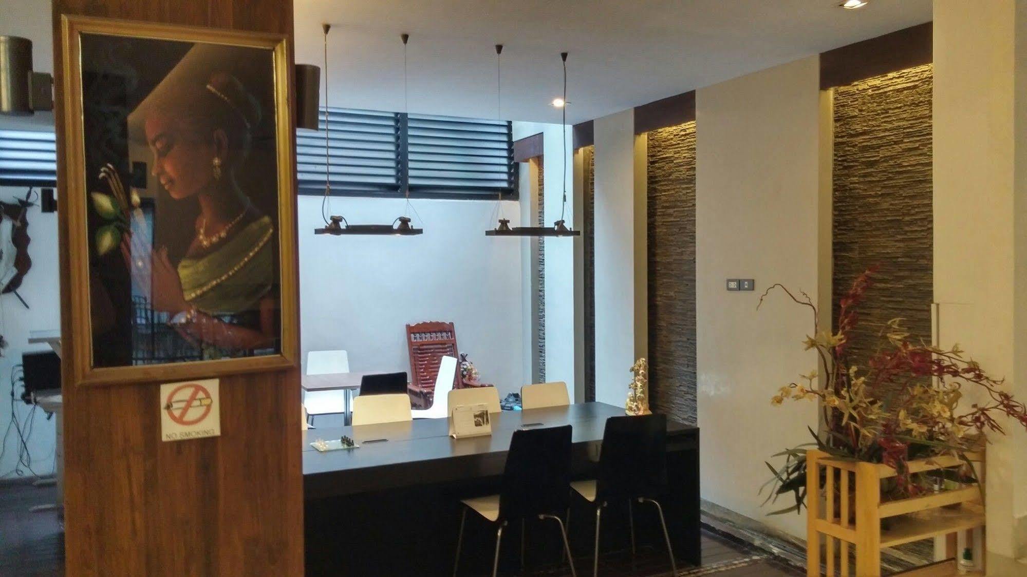 Hotel At One Hualampong 3*