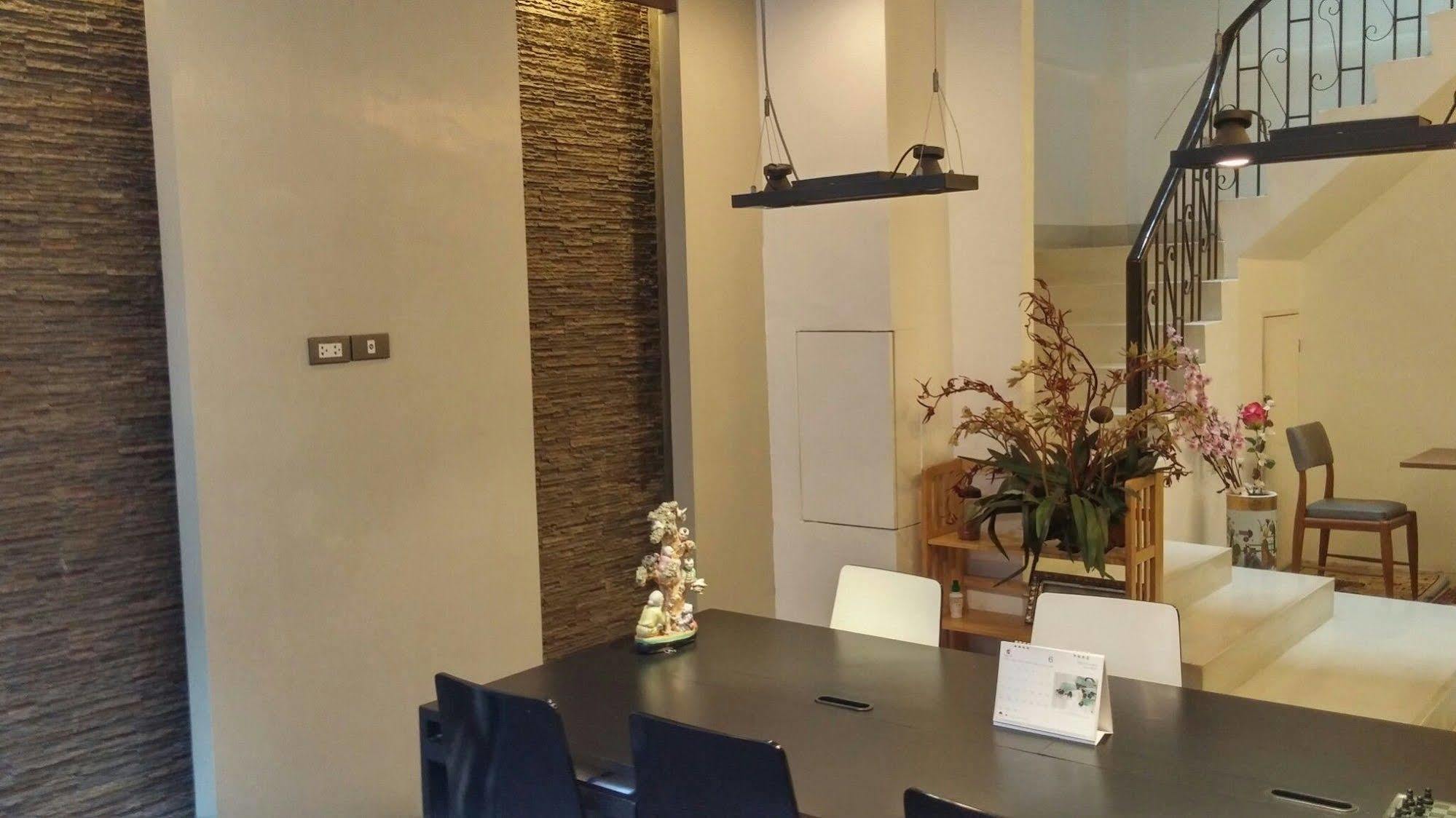 Hotel At One Hualampong