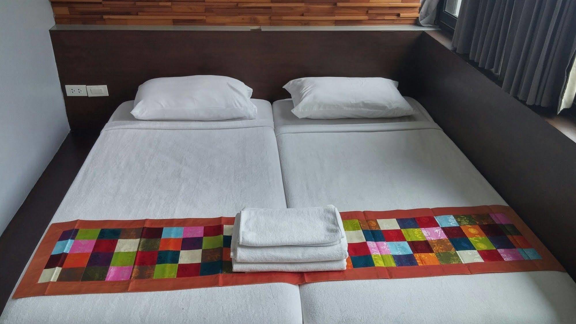 Hotel At One Hualampong