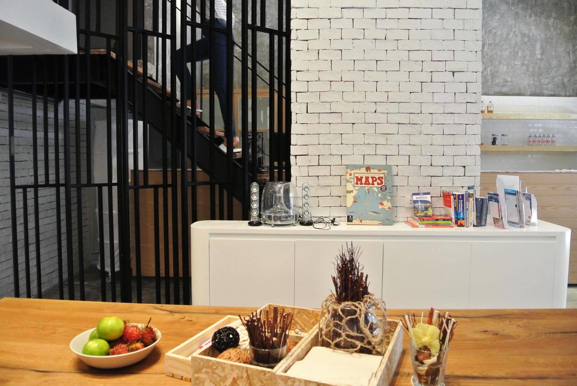 Slumber Soi 1 Hostel *