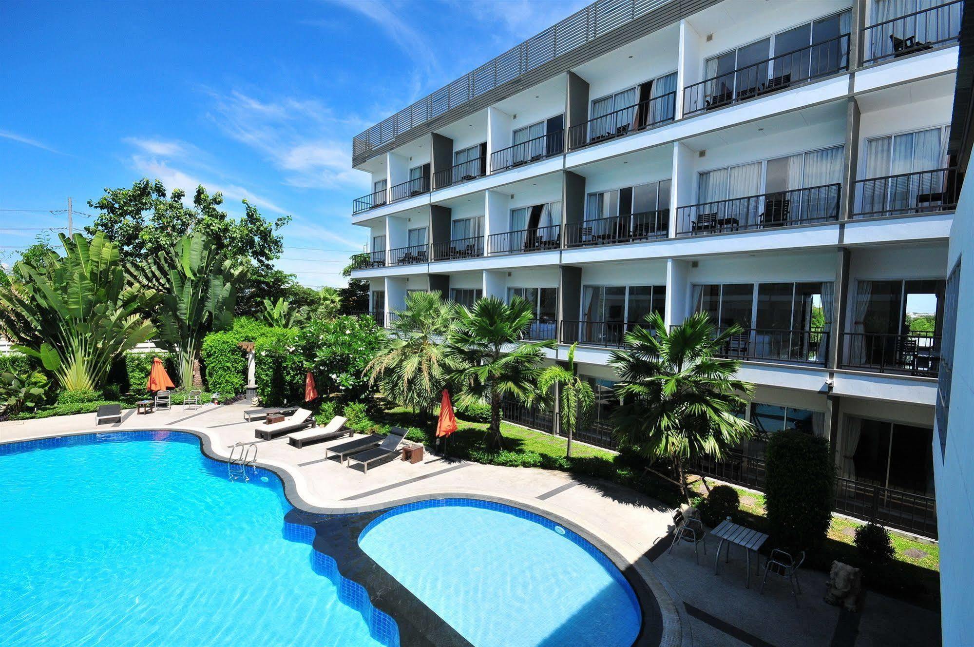 Hotel Bs Premier Airport