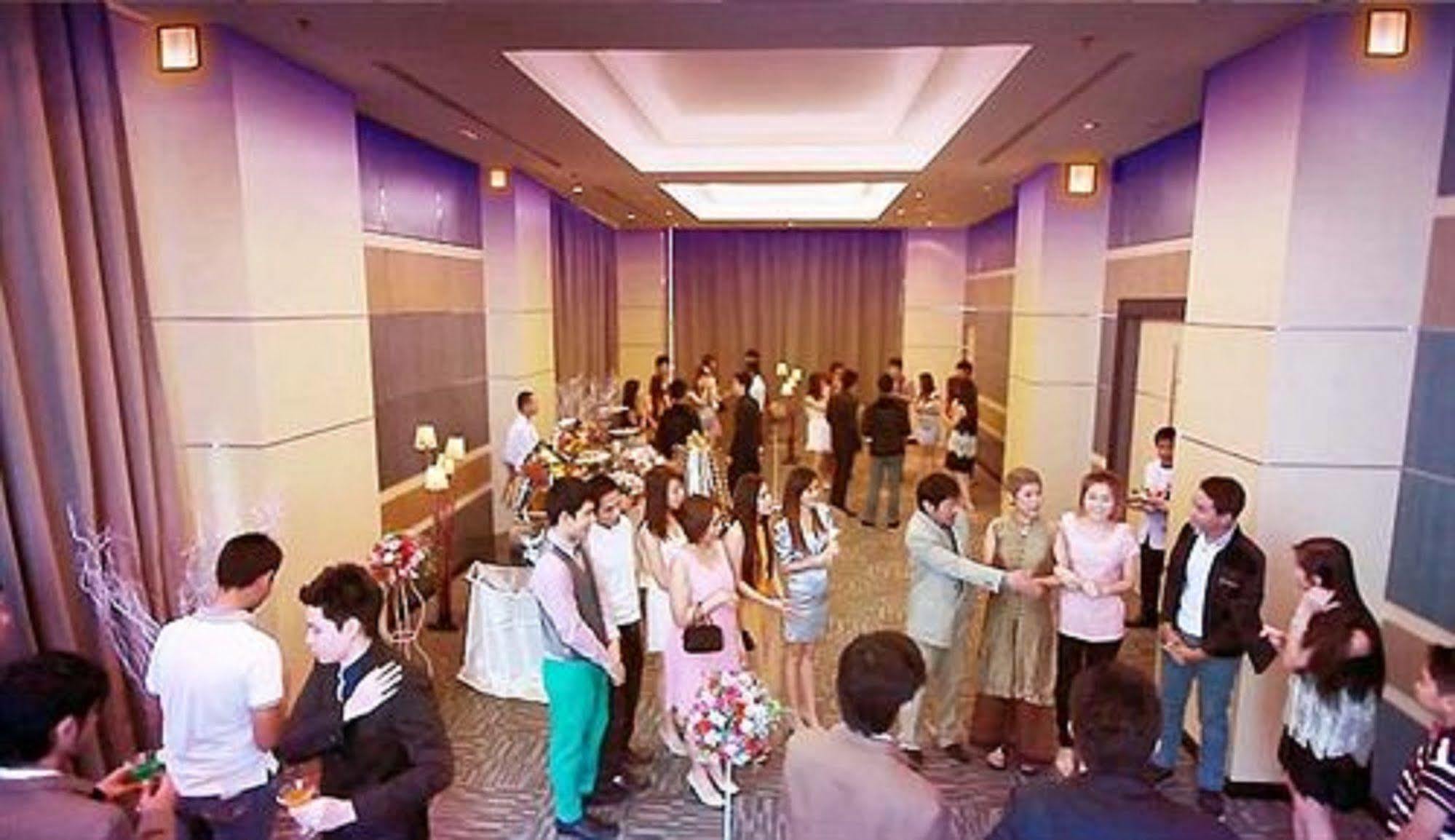Lumen Srinakarin Hotell Bangkok