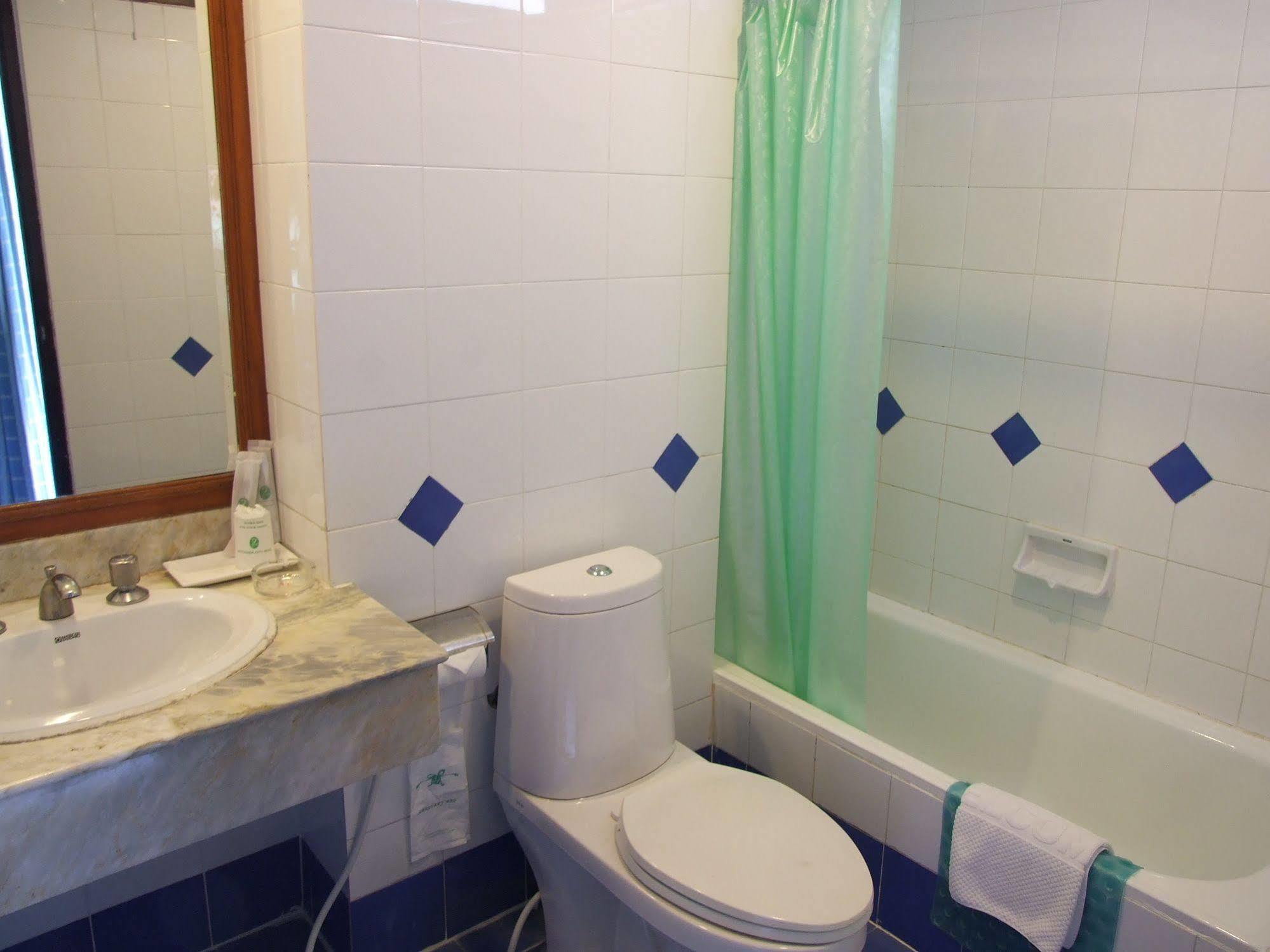 Ratchada Hotel 3*