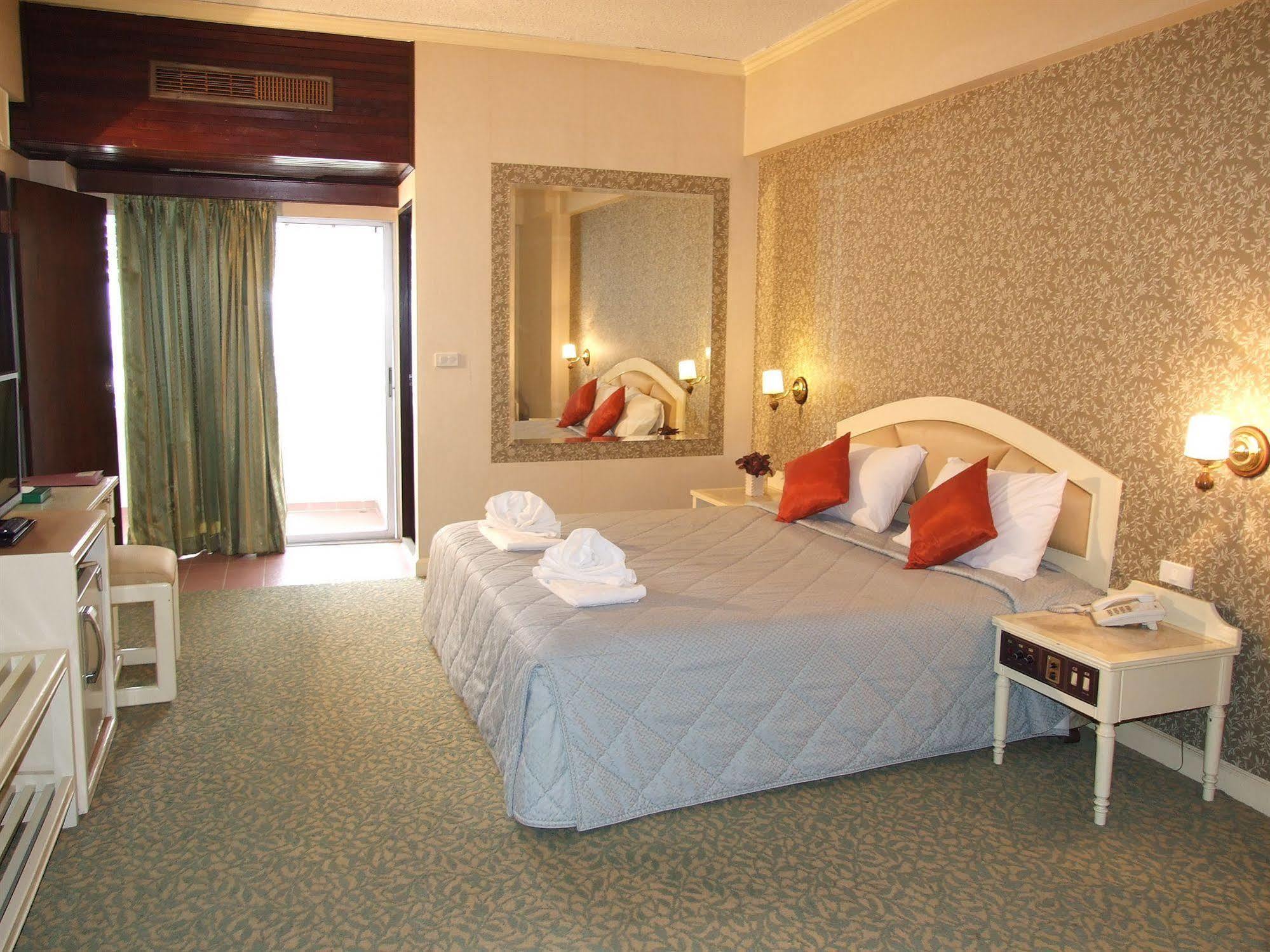 Ratchada Hotel Bangkok