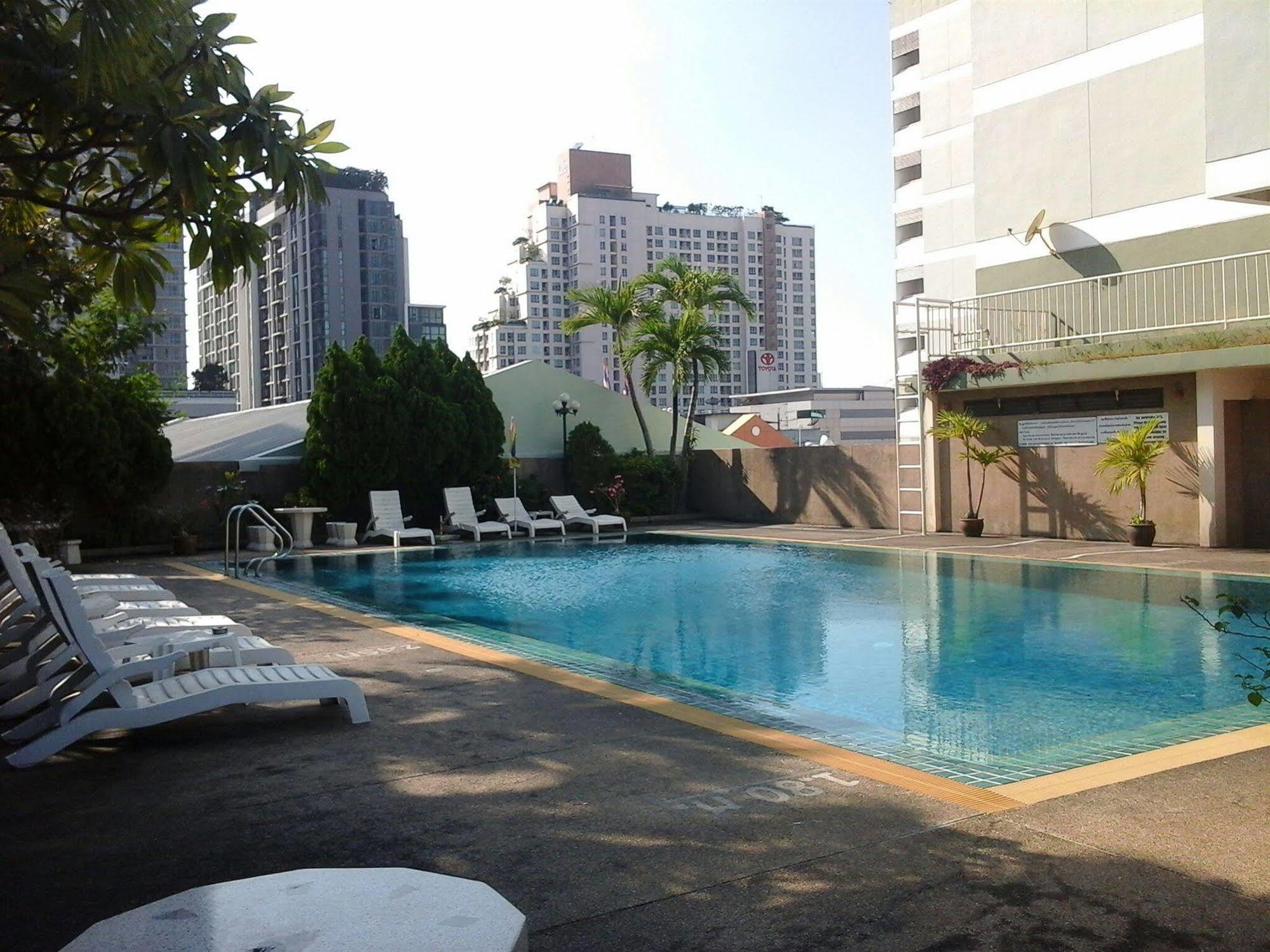 Hotel Ratchada 3*