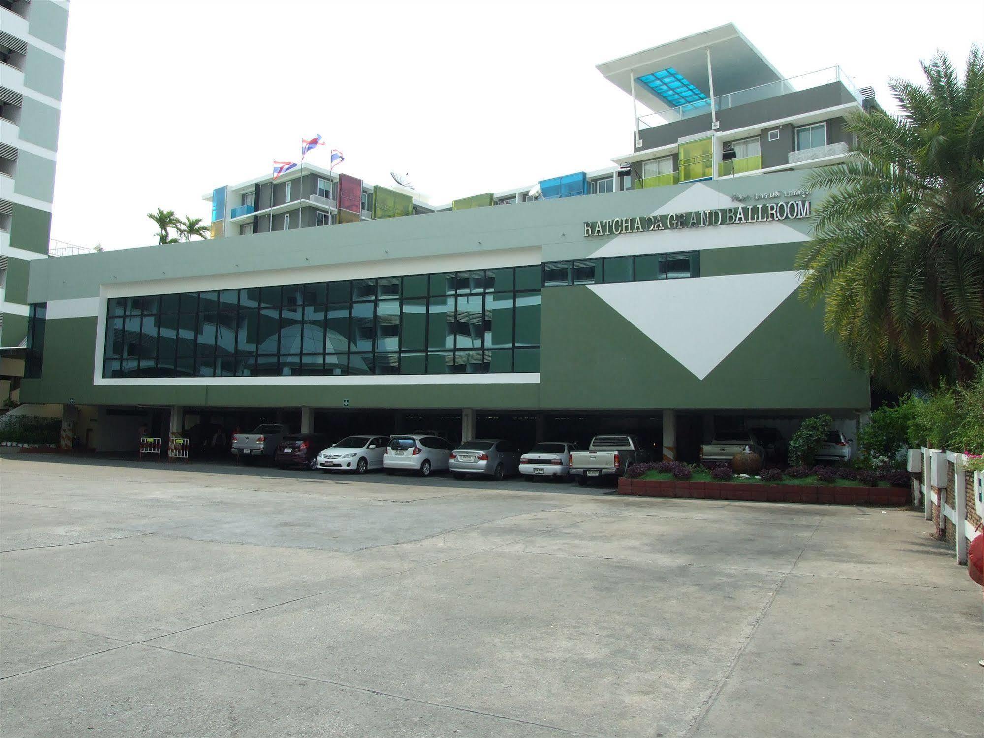 Ratchada Hotel 3*