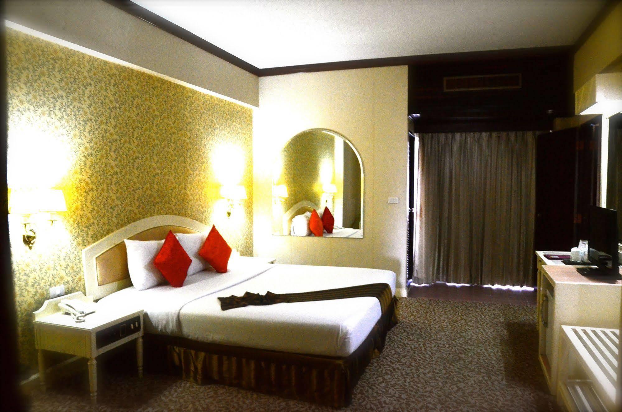 Ratchada Hotel