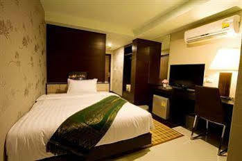 Ideal Pratunam Hotel 3*
