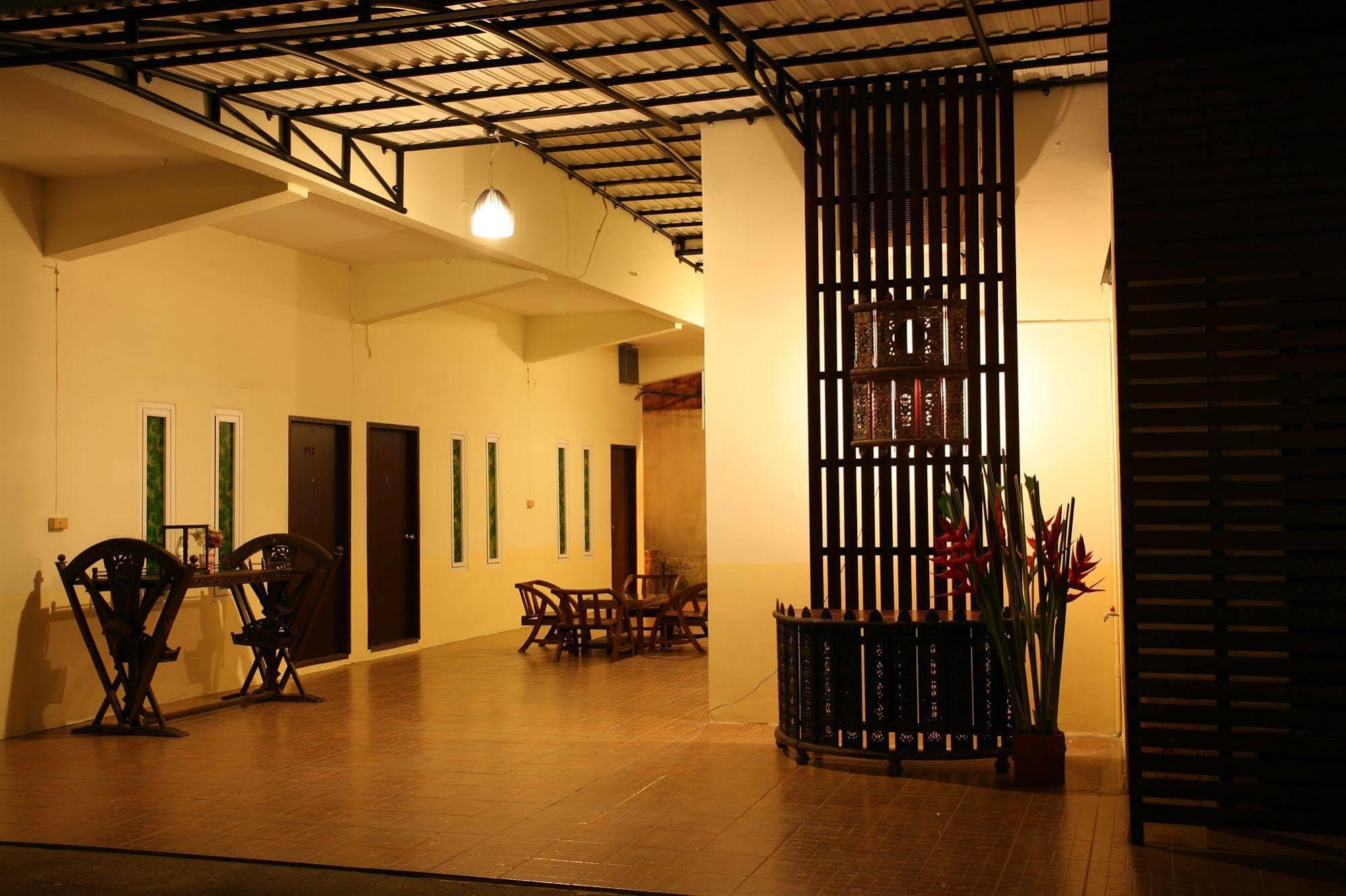 Rajata Hotel 2*