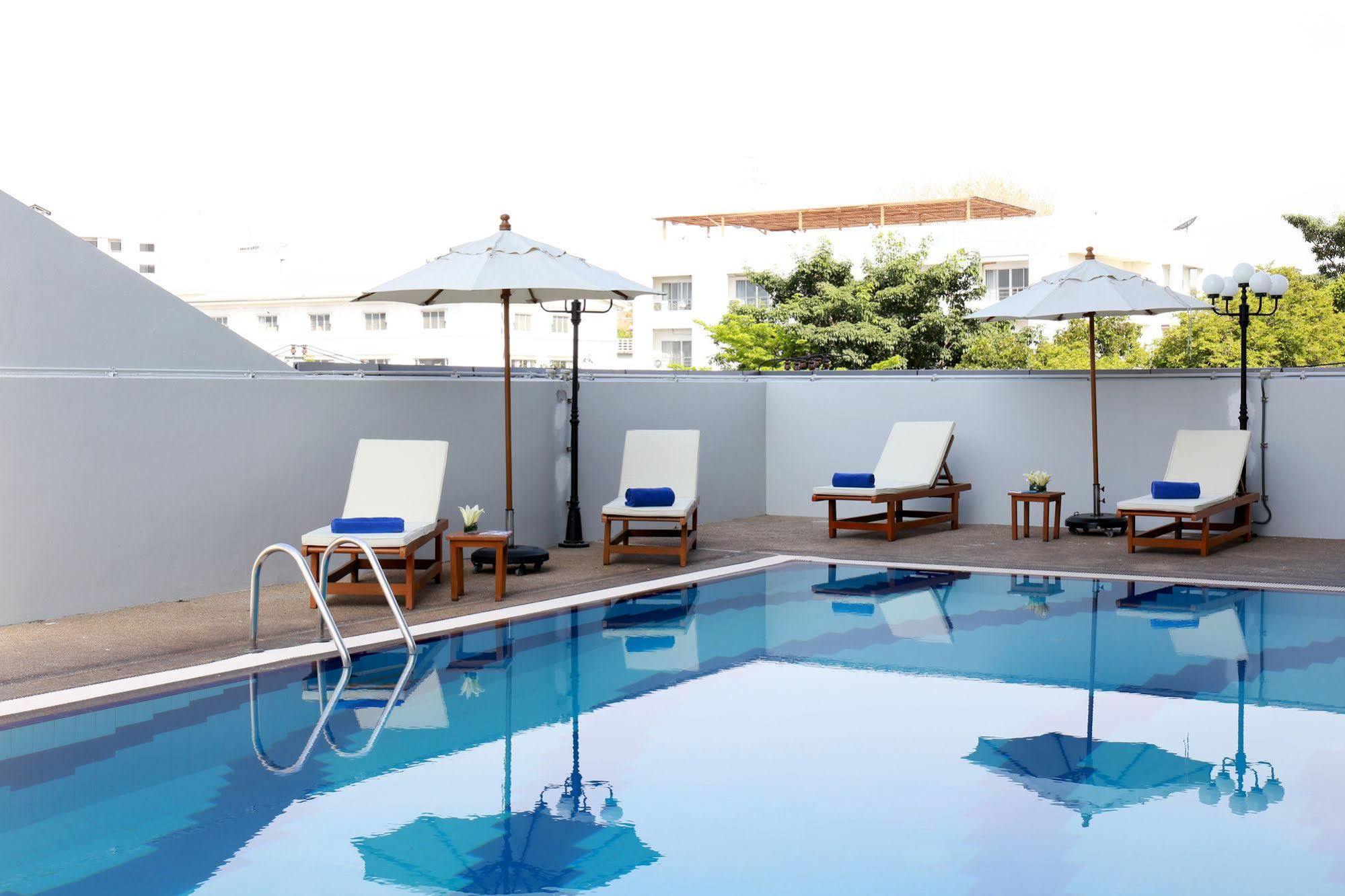 Louis Tavern Khách sạn Bangkok