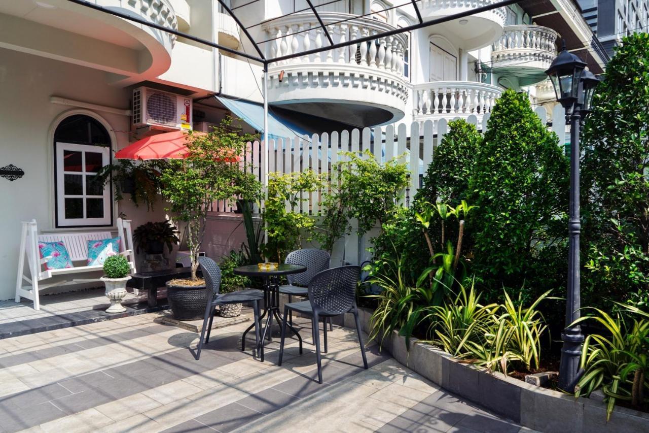 Neveu Premier : Ratchada Aparthotel Banguecoque