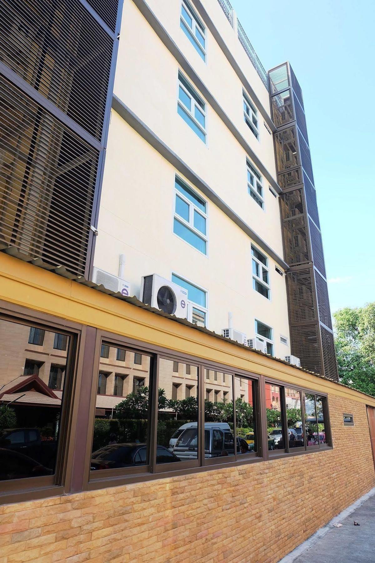 Aubon Hostel *