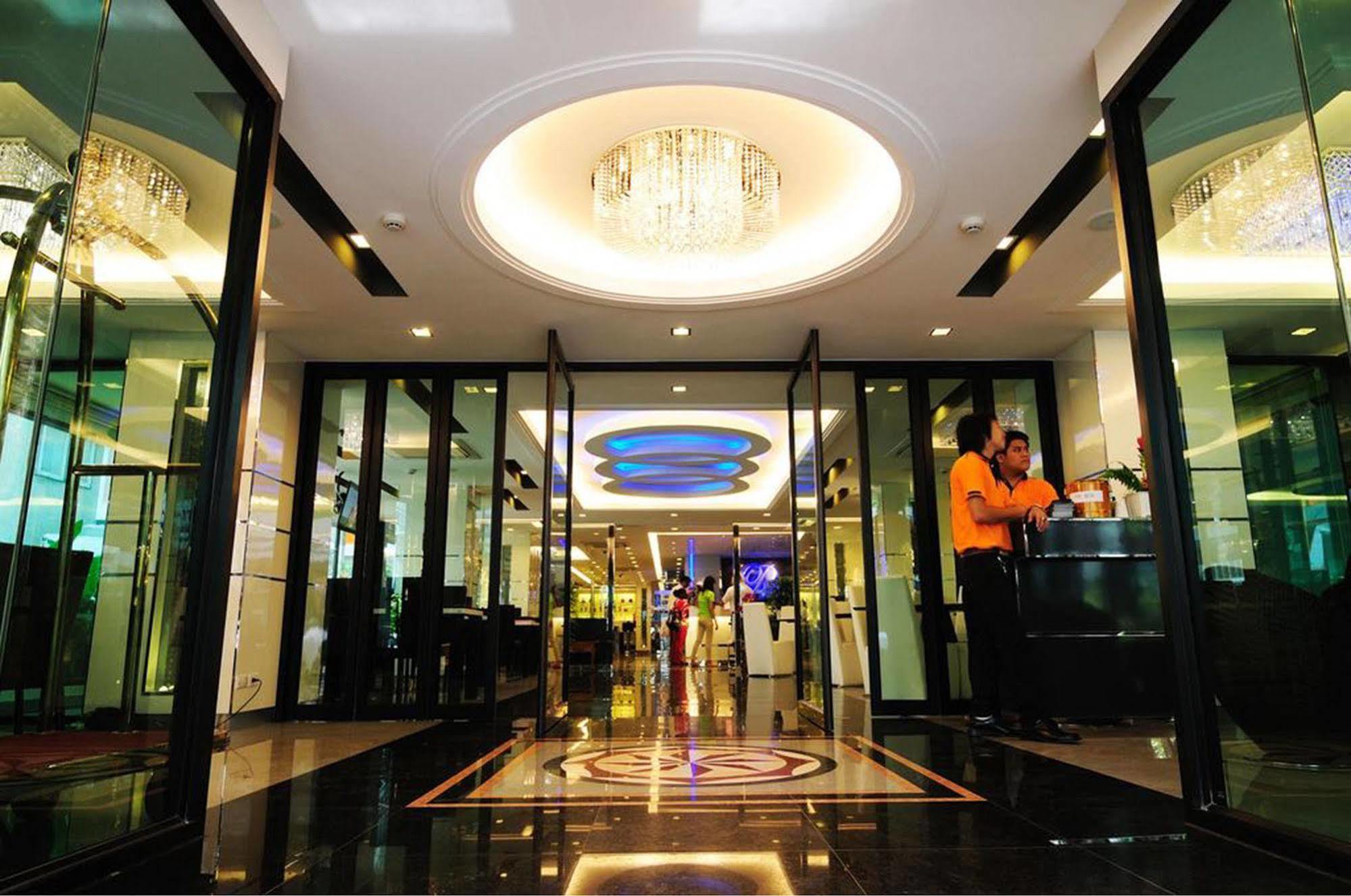 Gusto Pratunam Khách sạn Bangkok