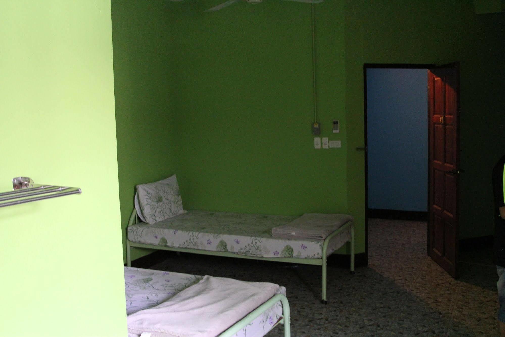 New C.h. Guest house Bangkok