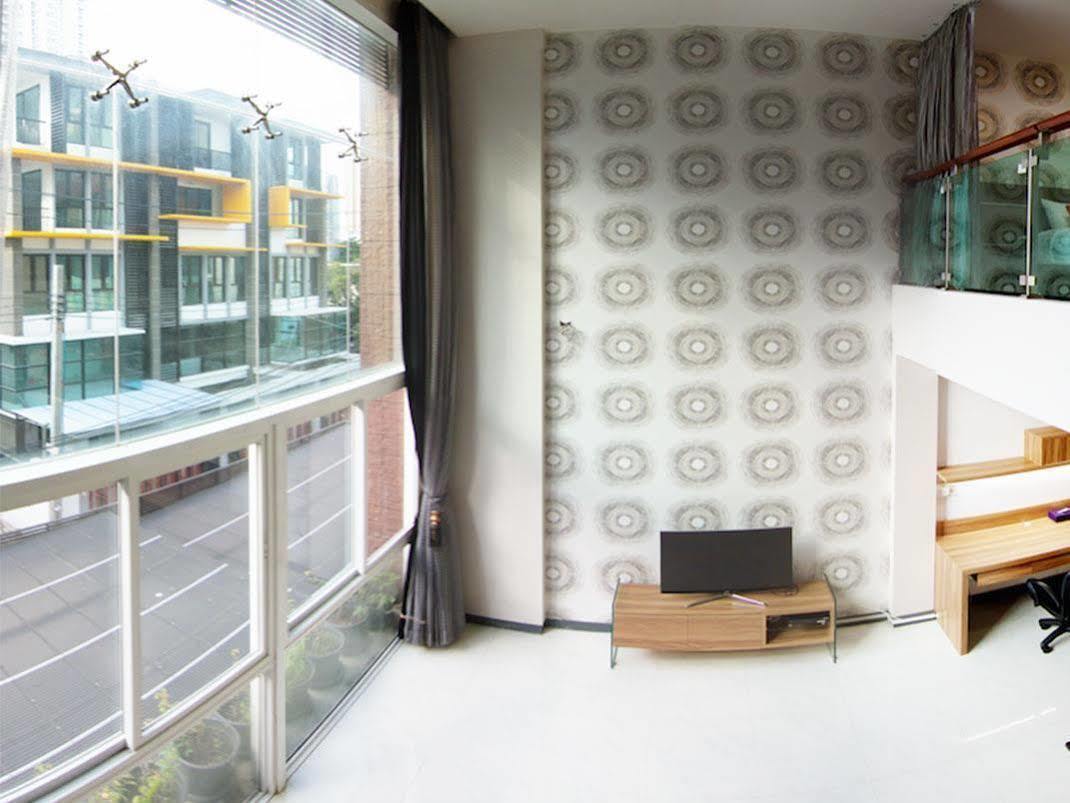 Hostel D-box