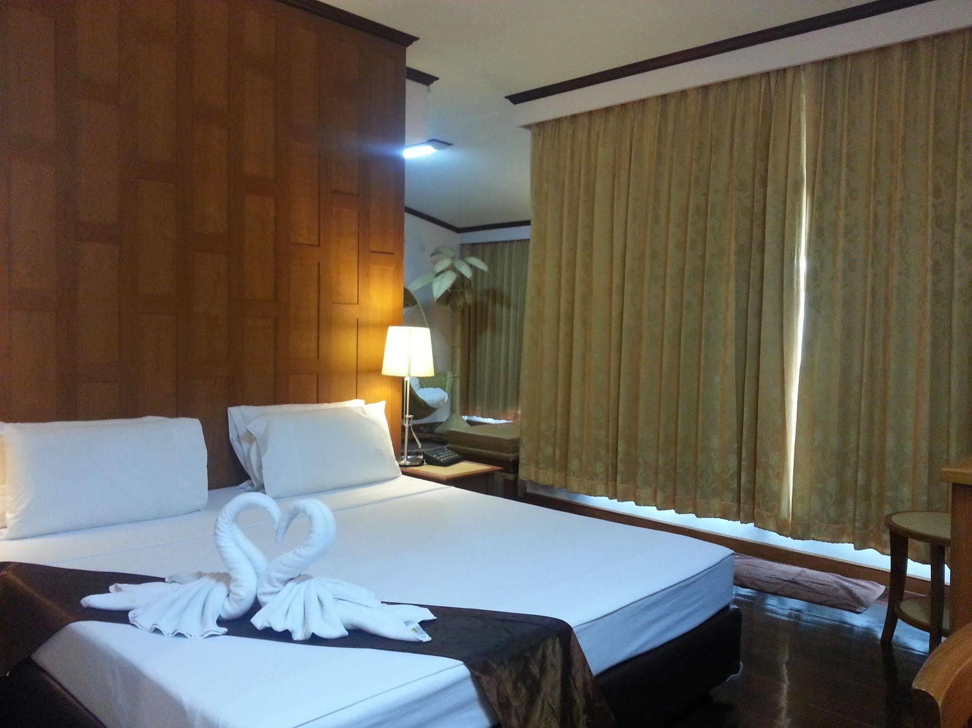 Hotel New Siam Riverside - Near Siriraj Hospital 3*