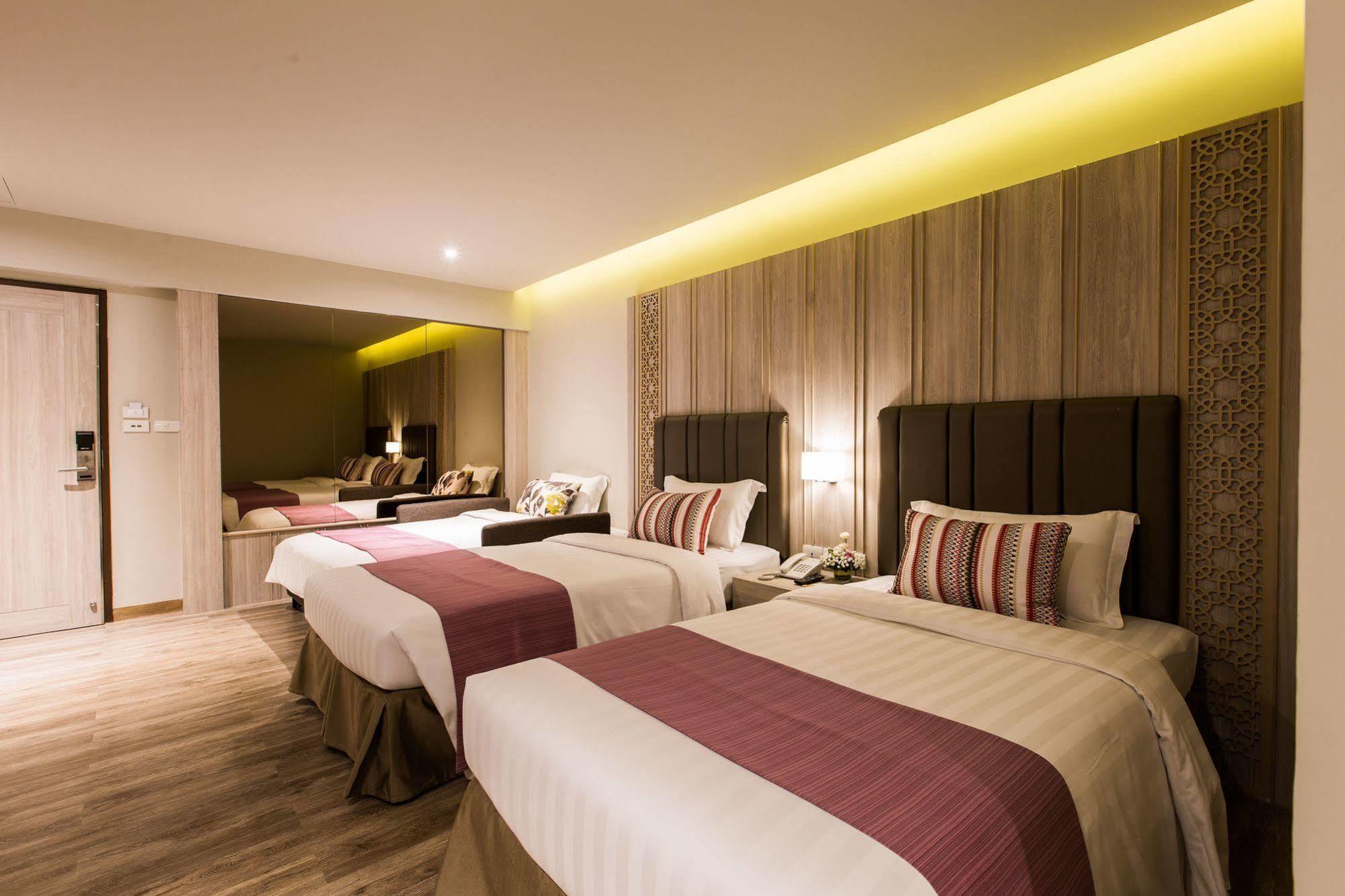 Hotel S.d. Avenue 4*