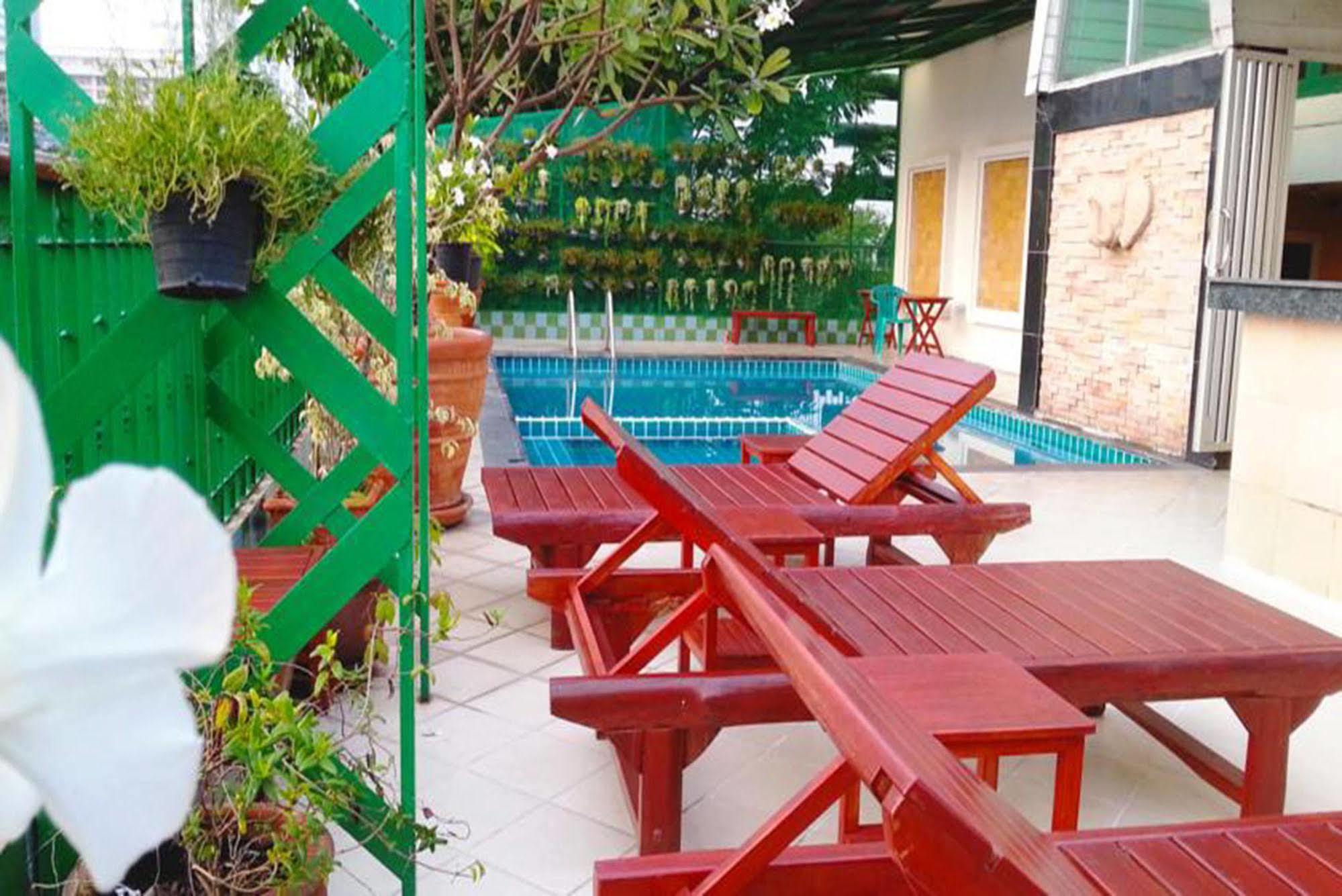 Royal Ivory Sukhumvit Nana Khách sạn 3*