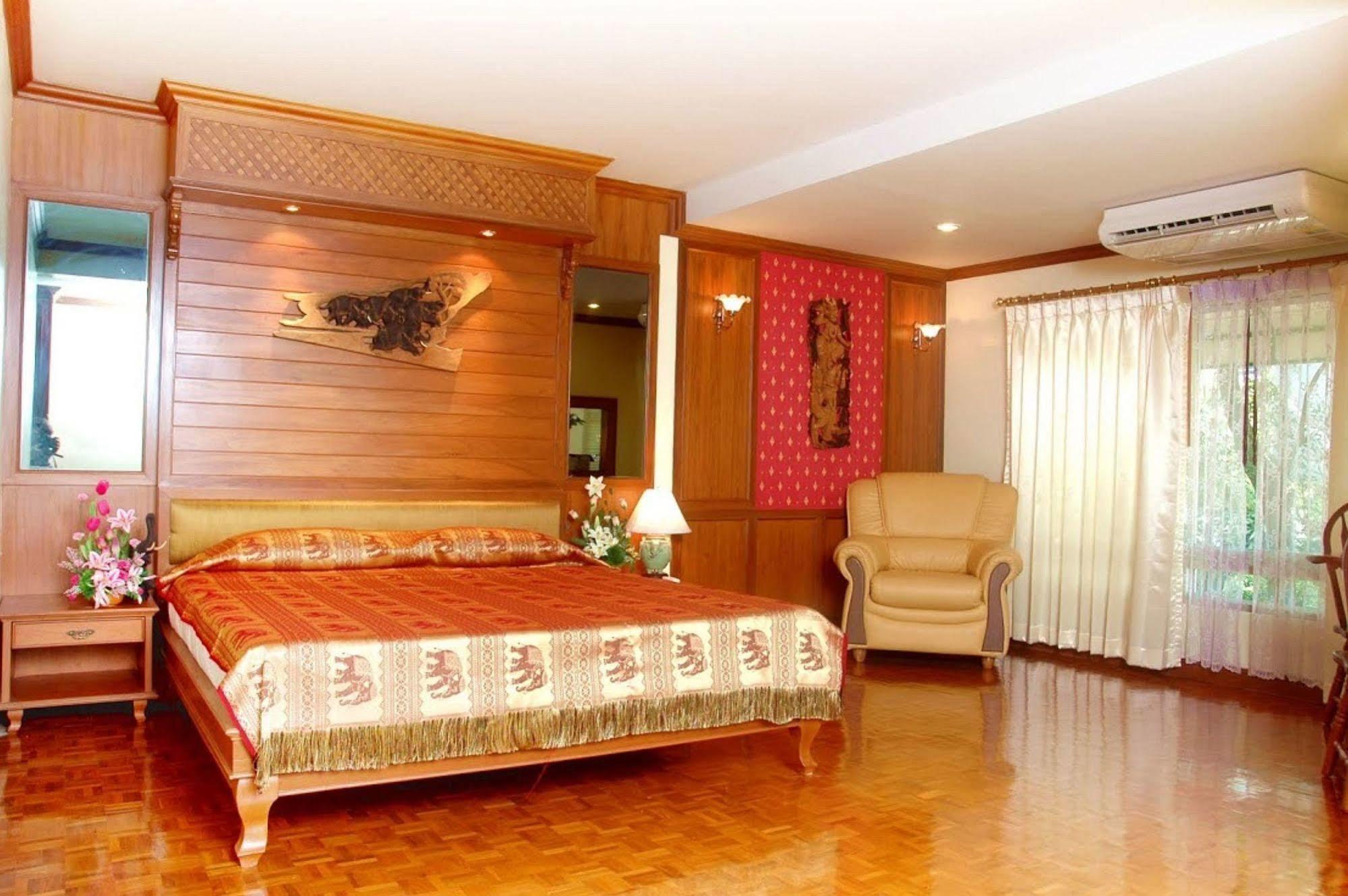 Royal Ivory Sukhumvit Nana Khách sạn