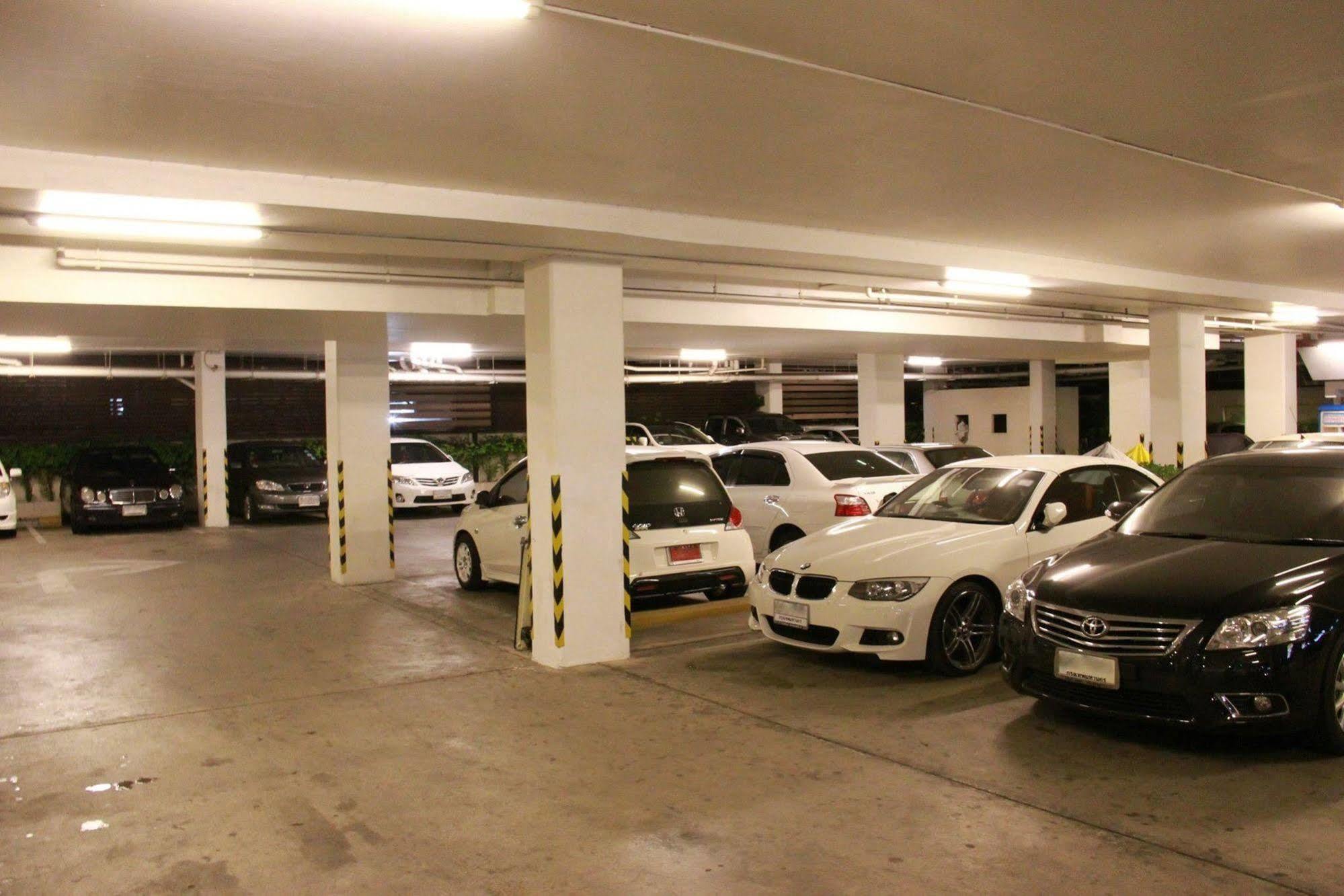 The Atrium Ratchada 13 Aparthotel 3*