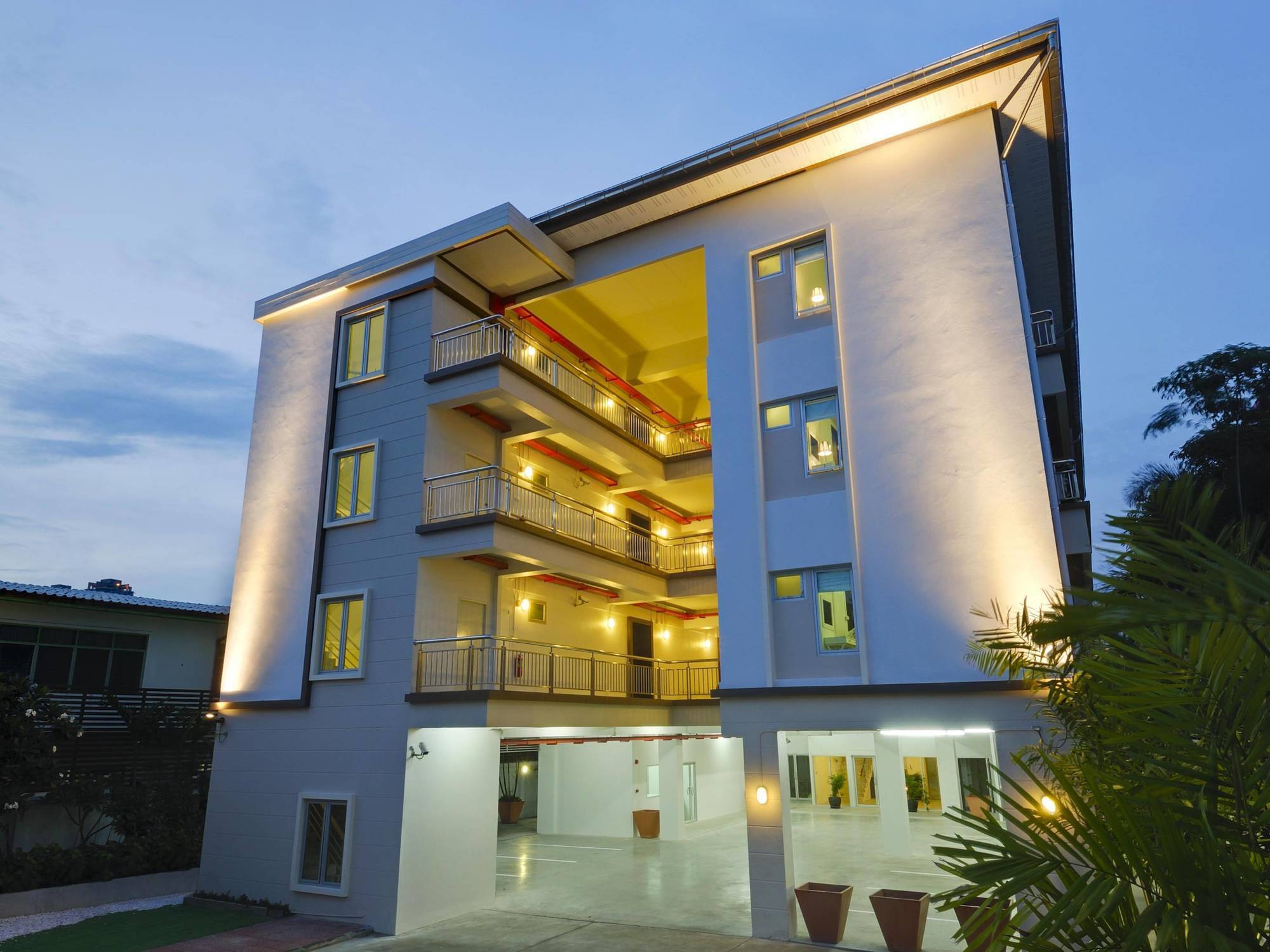 T Series Place Serviced Aparthotel Bangkok