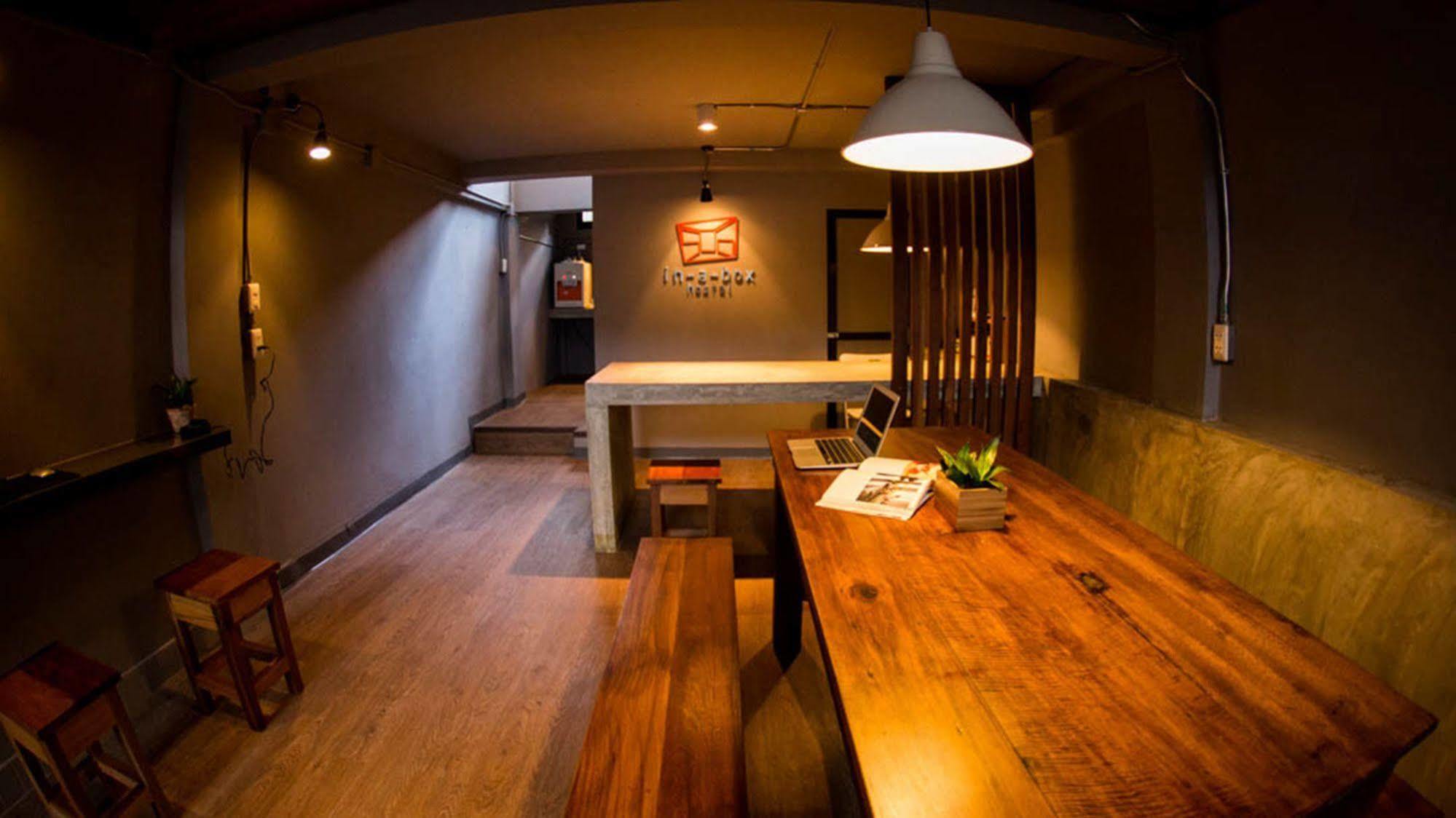 Hostal In A Box Bangkok