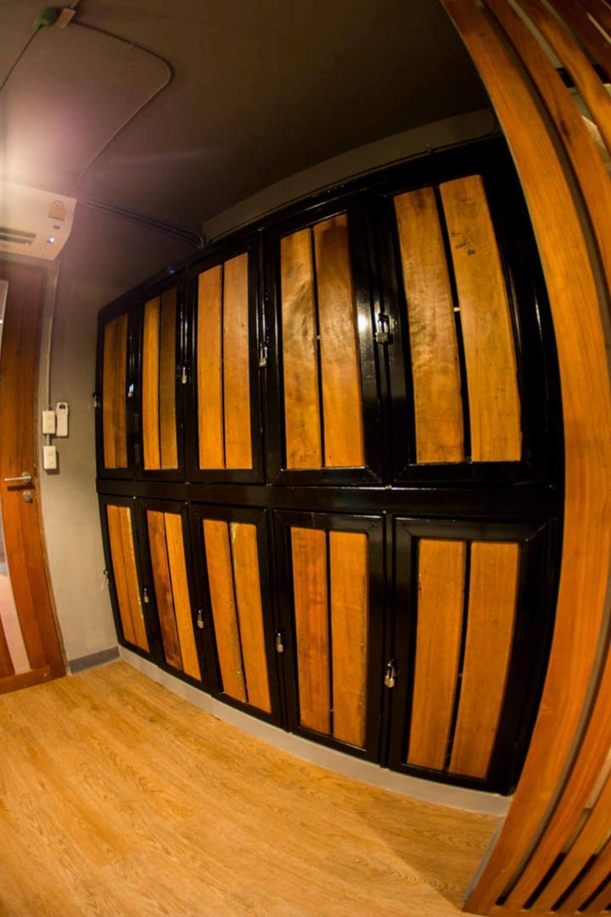 Hostal In A Box *