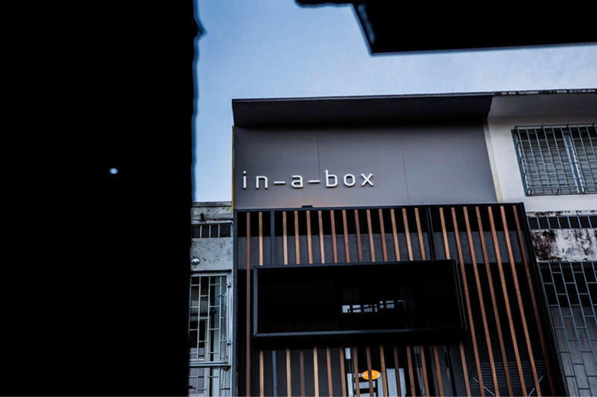 In A Box Hostal *