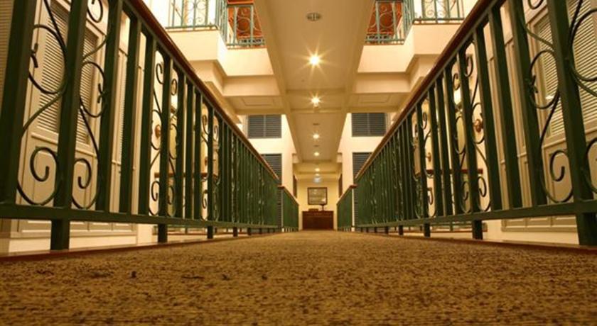 At 21 Saladaeng