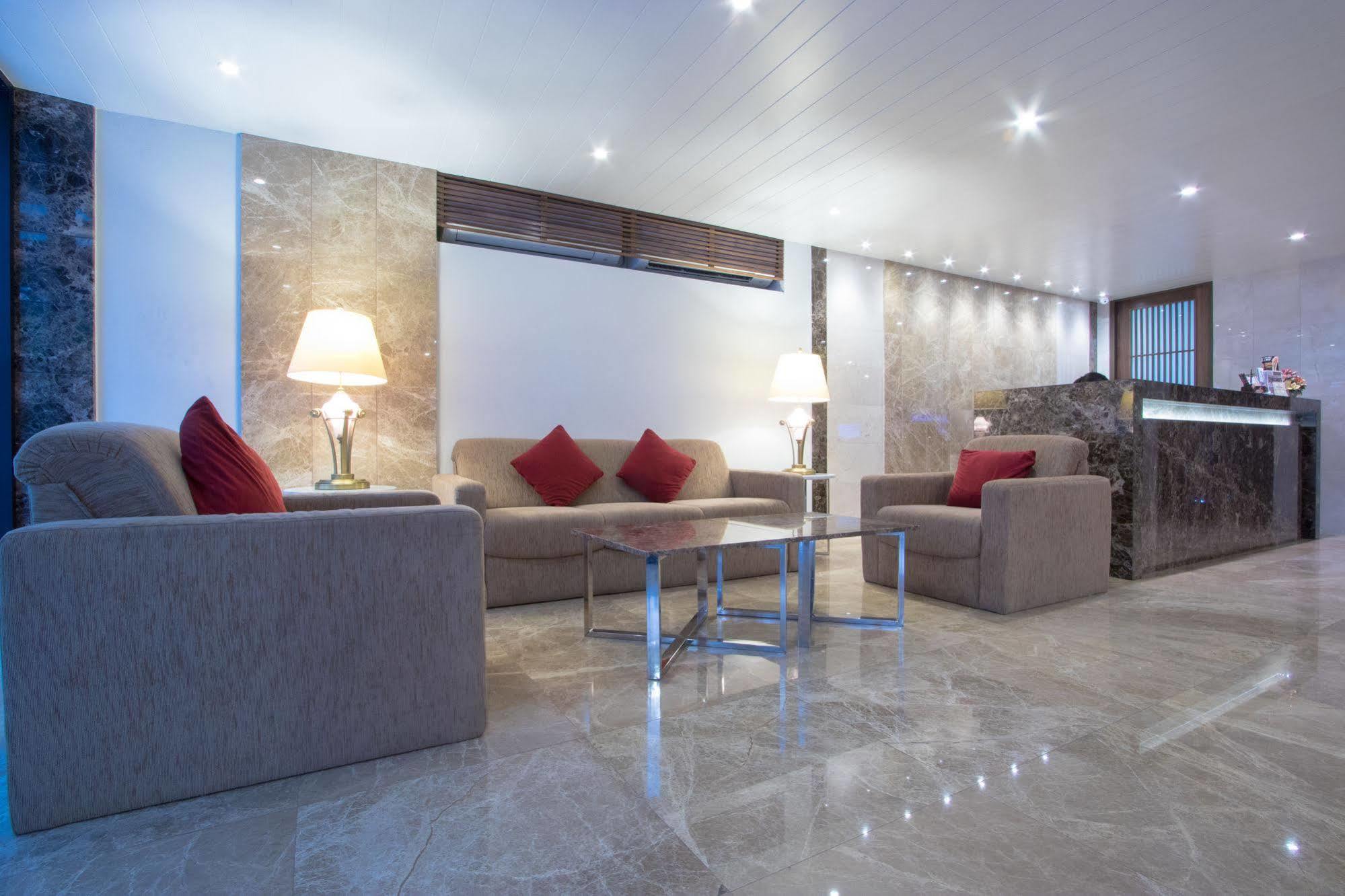 Thomson Huamark Khách sạn 4*