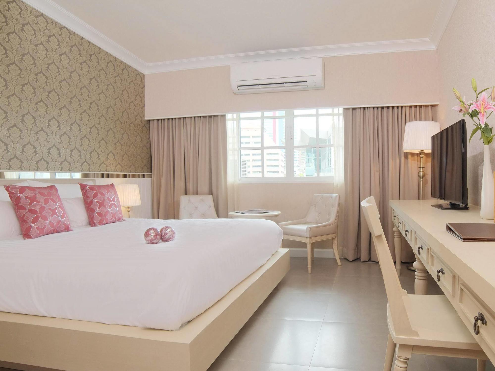 Hotel The Raya Surawong 3*