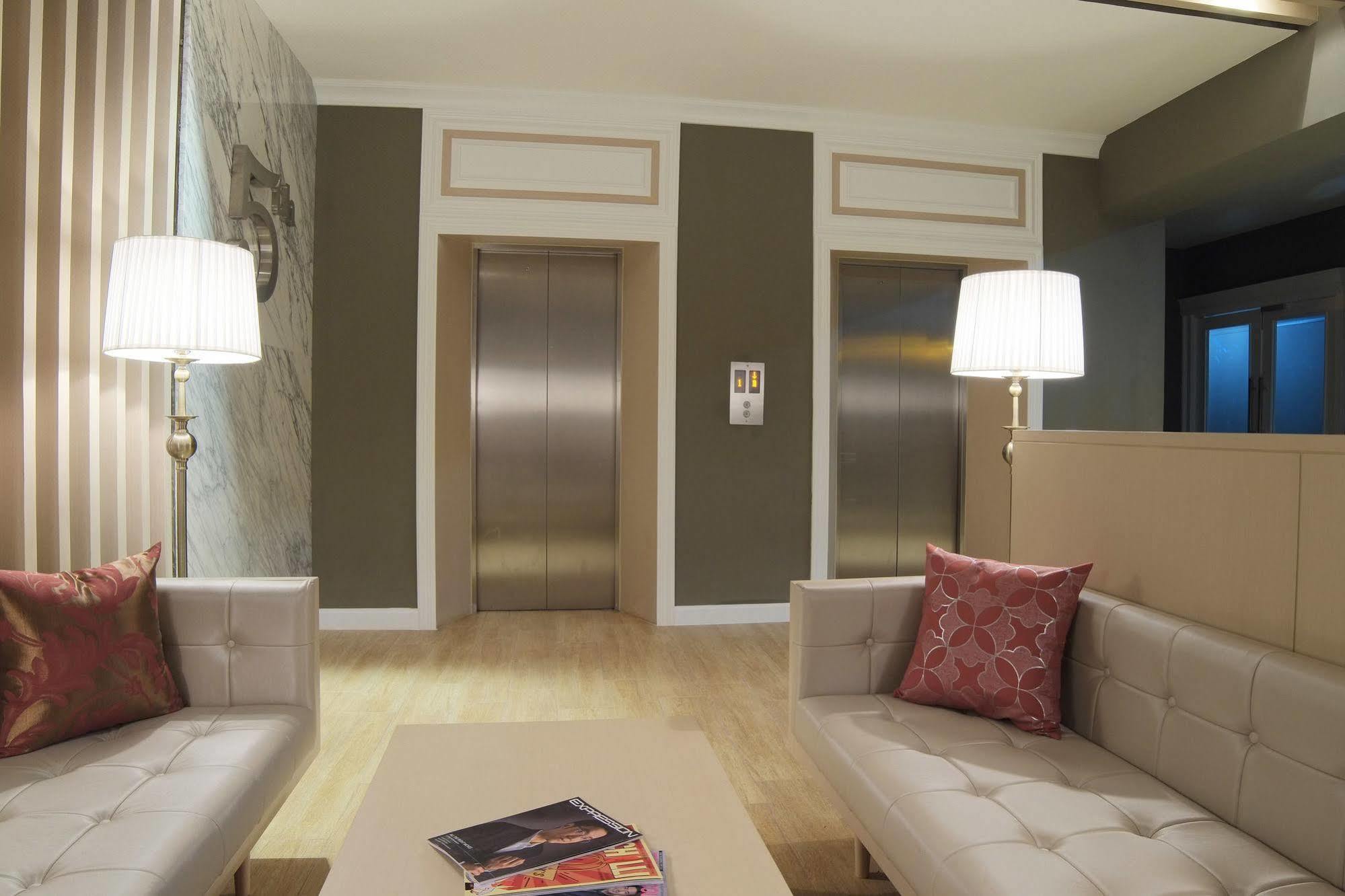 Hotel The Raya Surawong