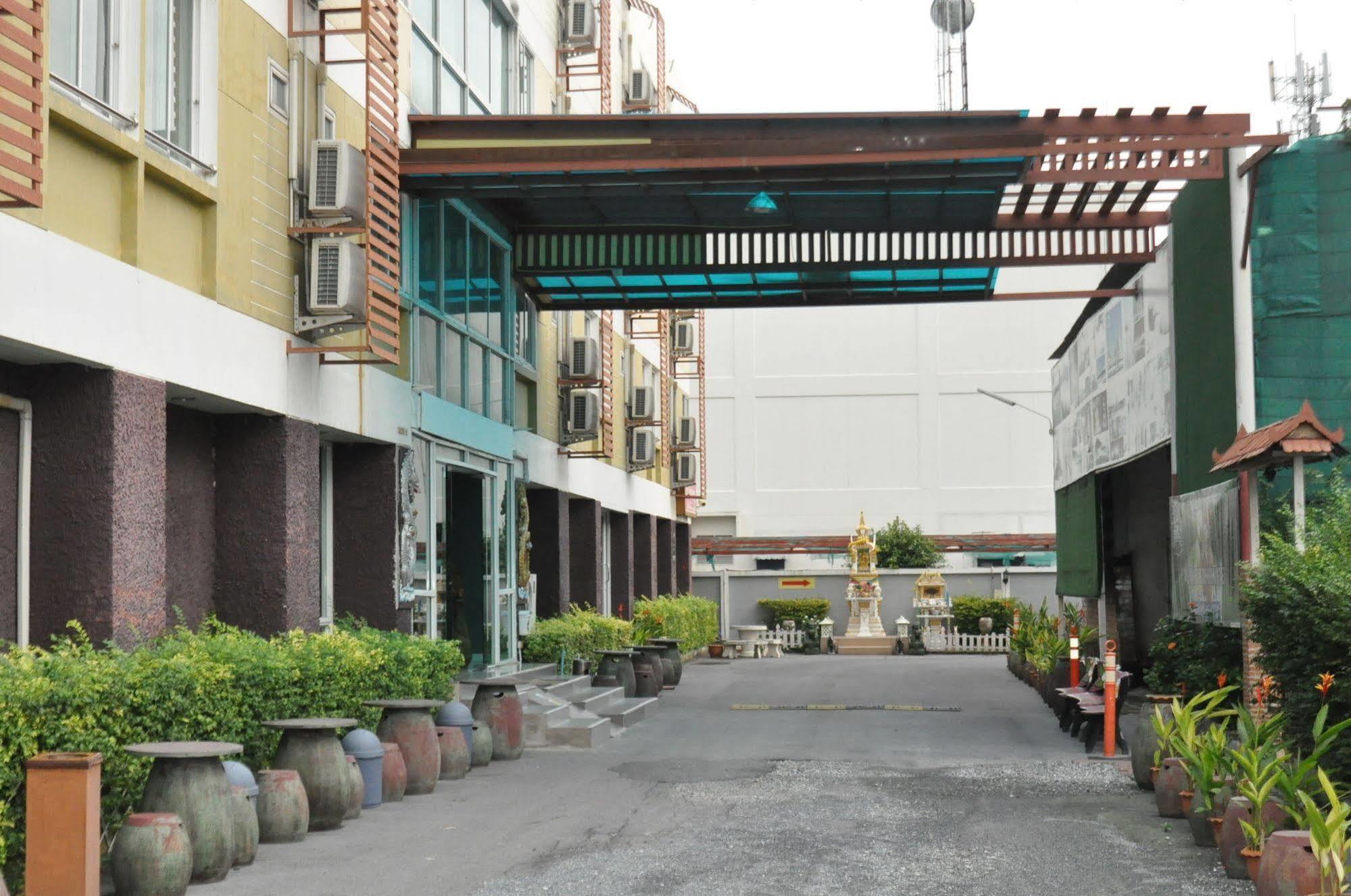 Kriss Hotel Bangkok