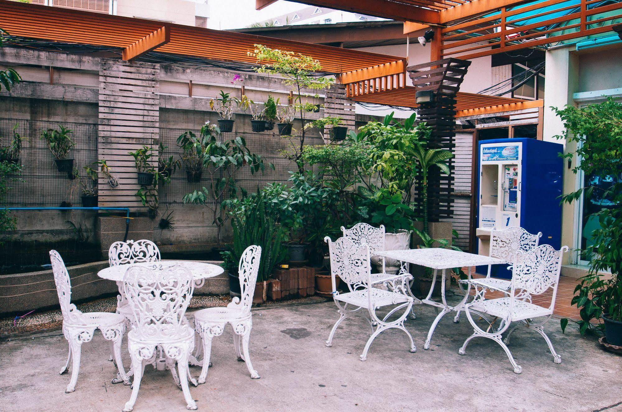 Golden House @ On-nut Station Motel Bangkok