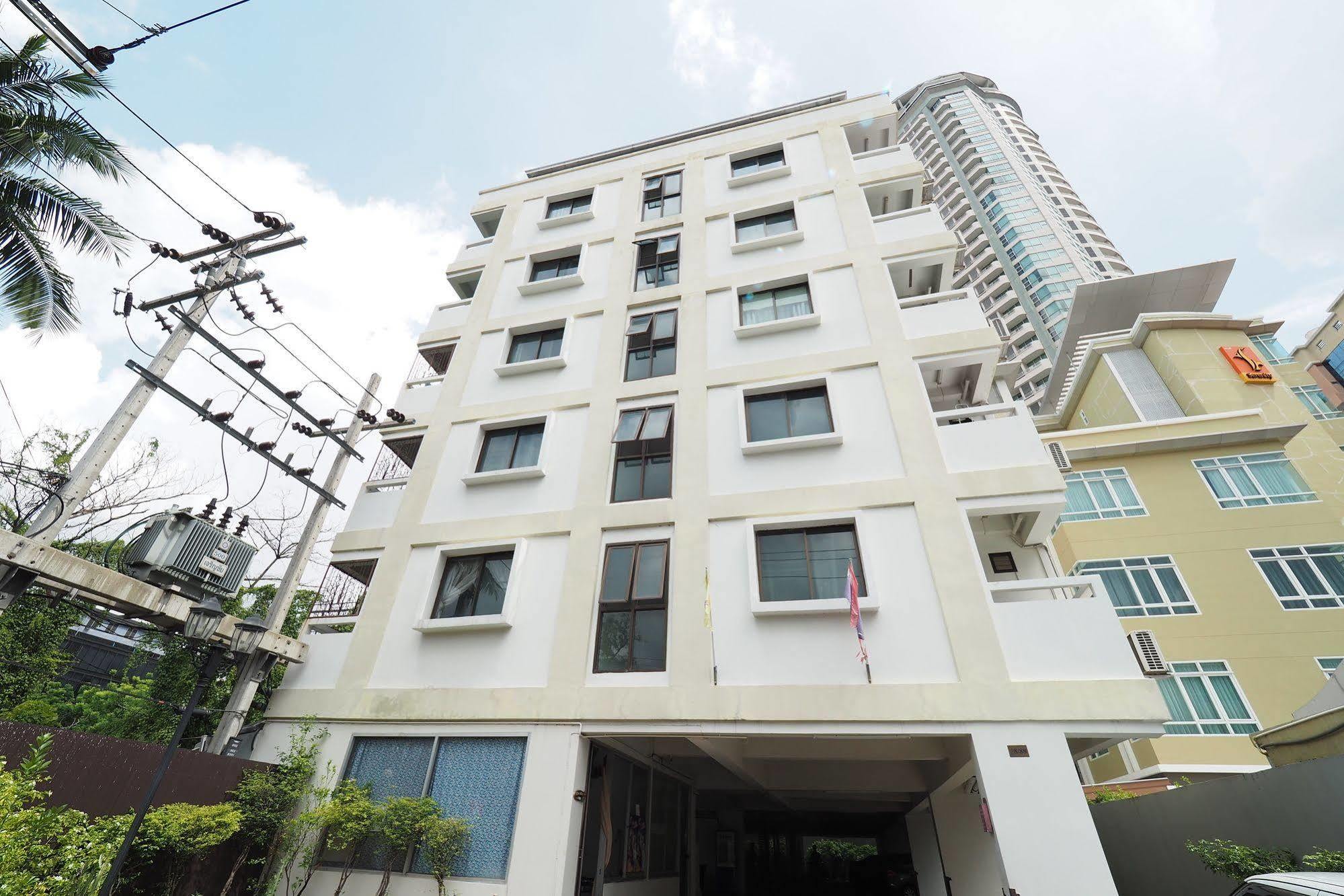 Herberg Living Naraa Place Bangkok