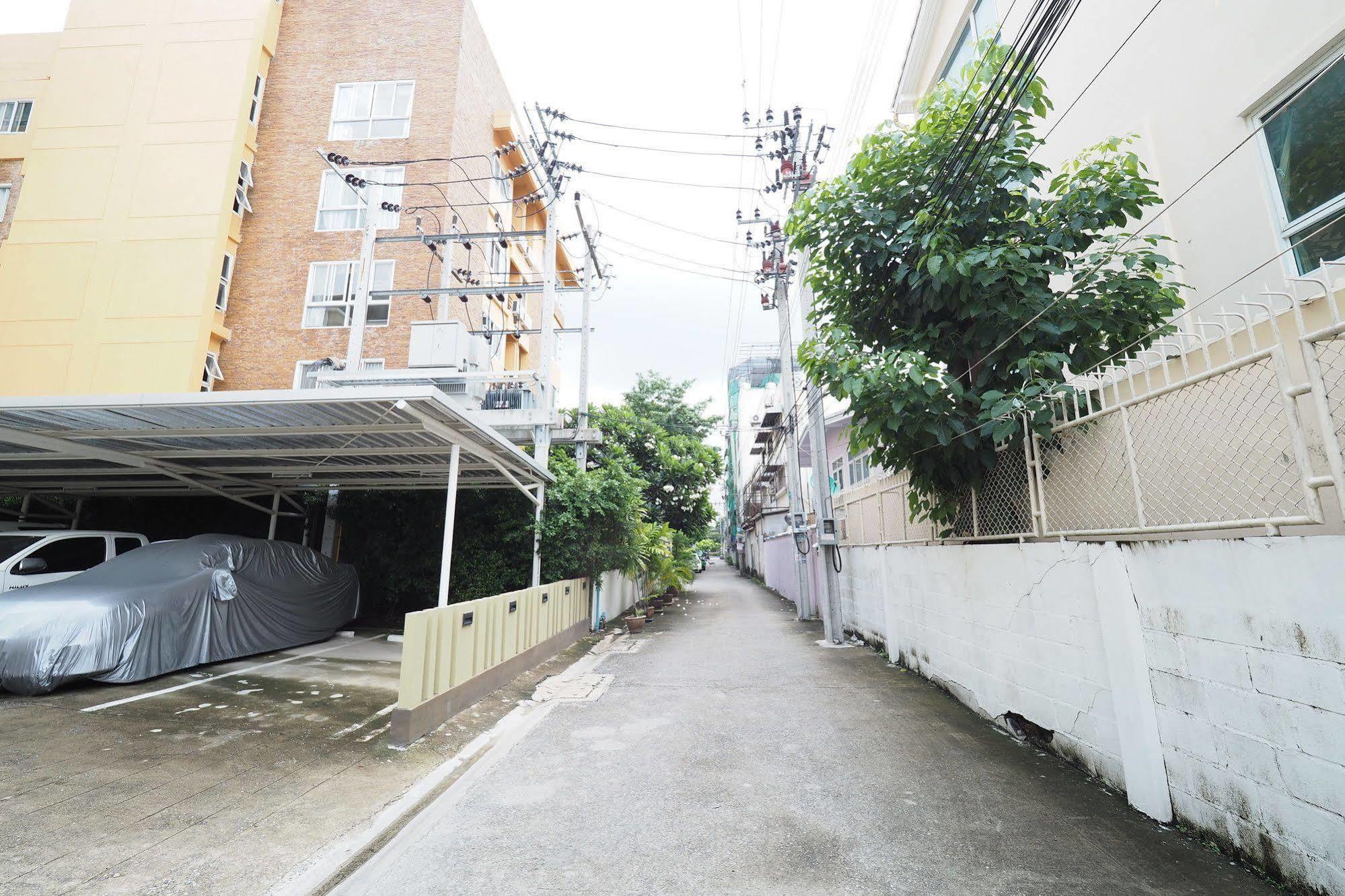 Living Naraa Place Herberg Bangkok