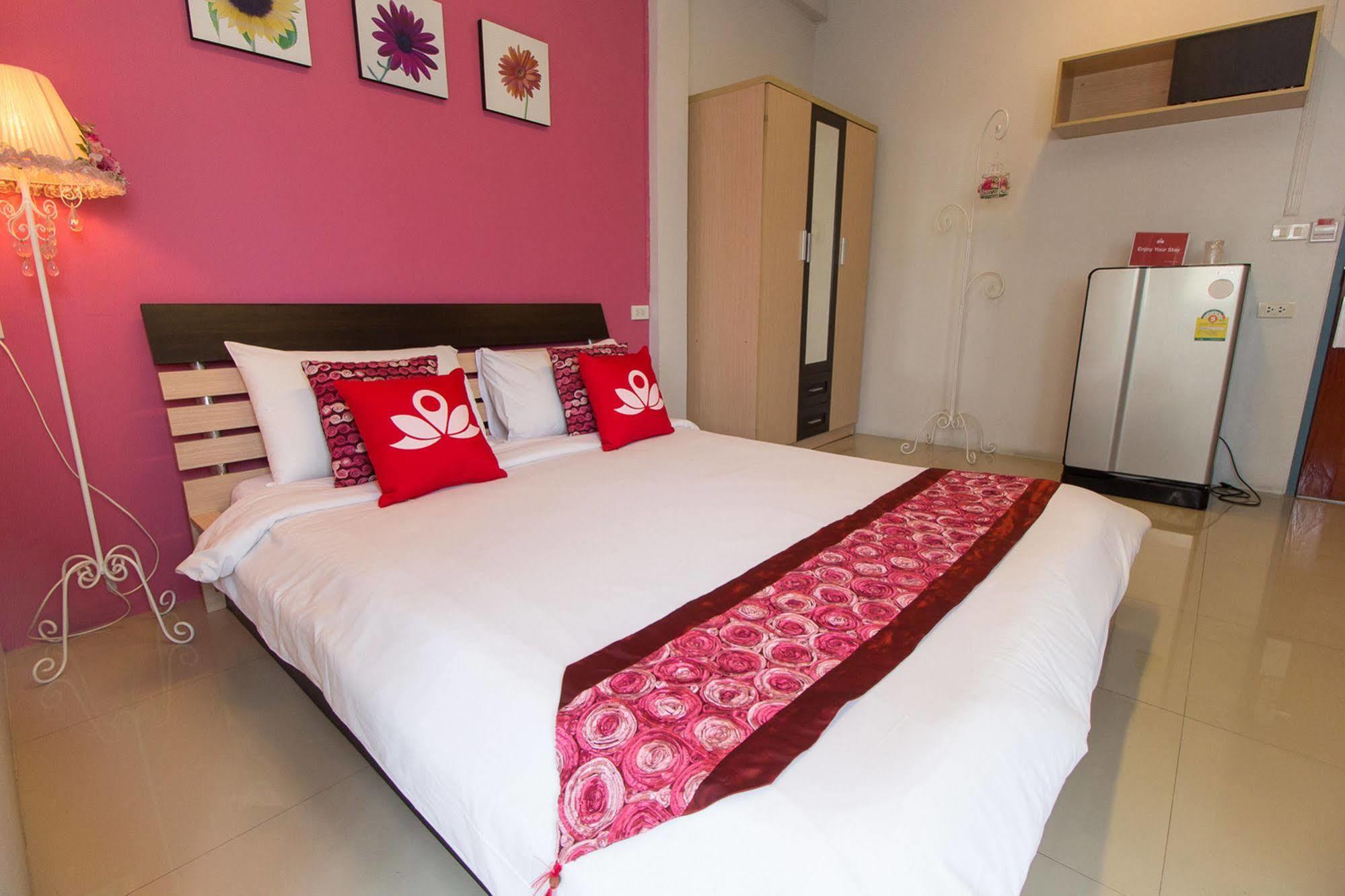Hotel Zen Damrongrak Road